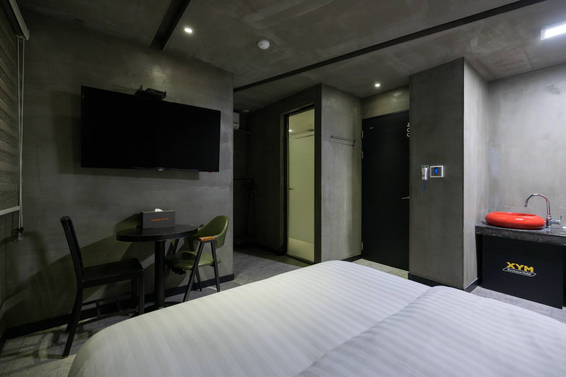 room detail thumbnail 2