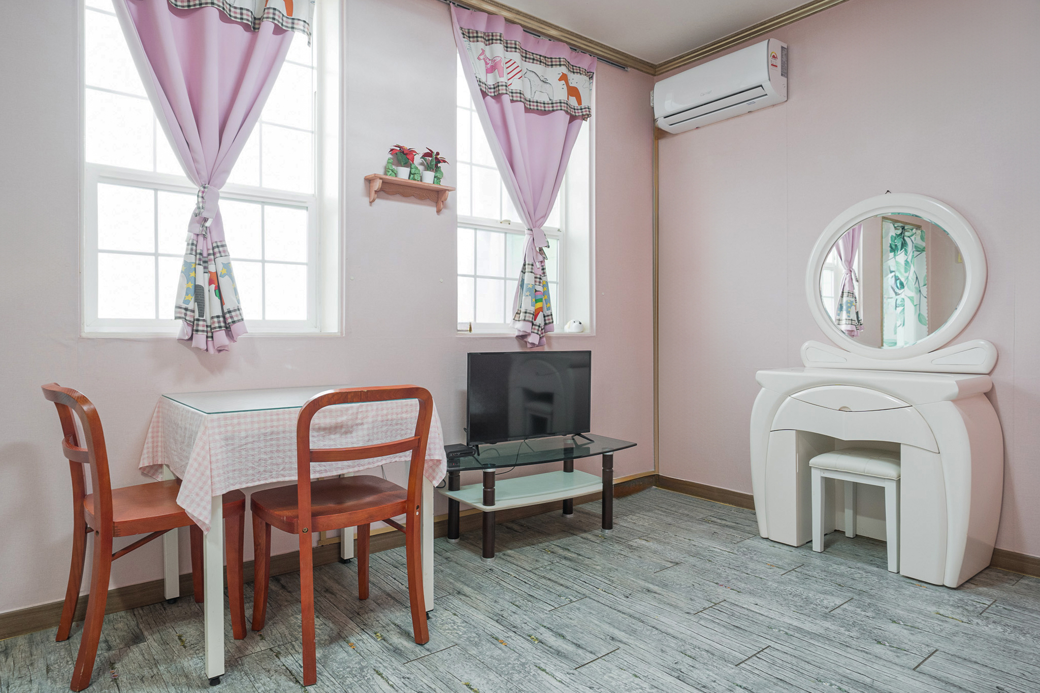 room detail thumbnail 1