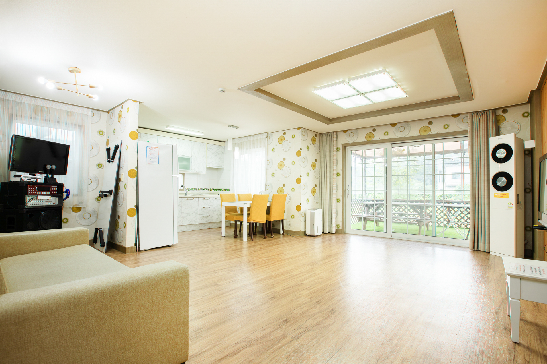 room detail thumbnail 1