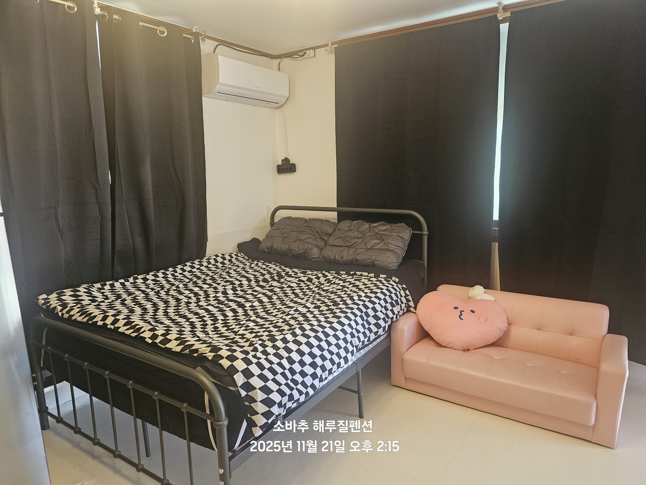 room detail thumbnail 2