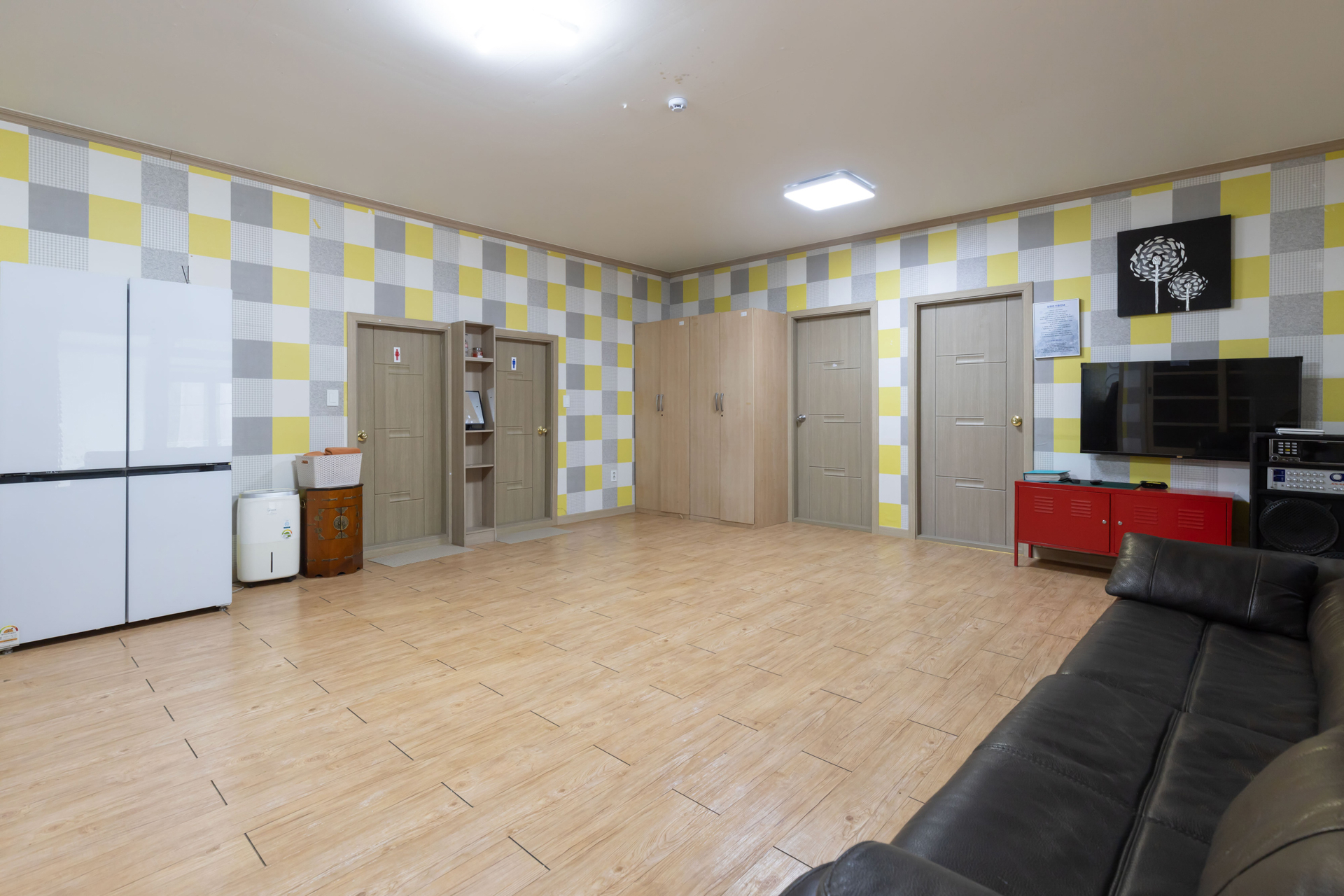 room detail thumbnail 1