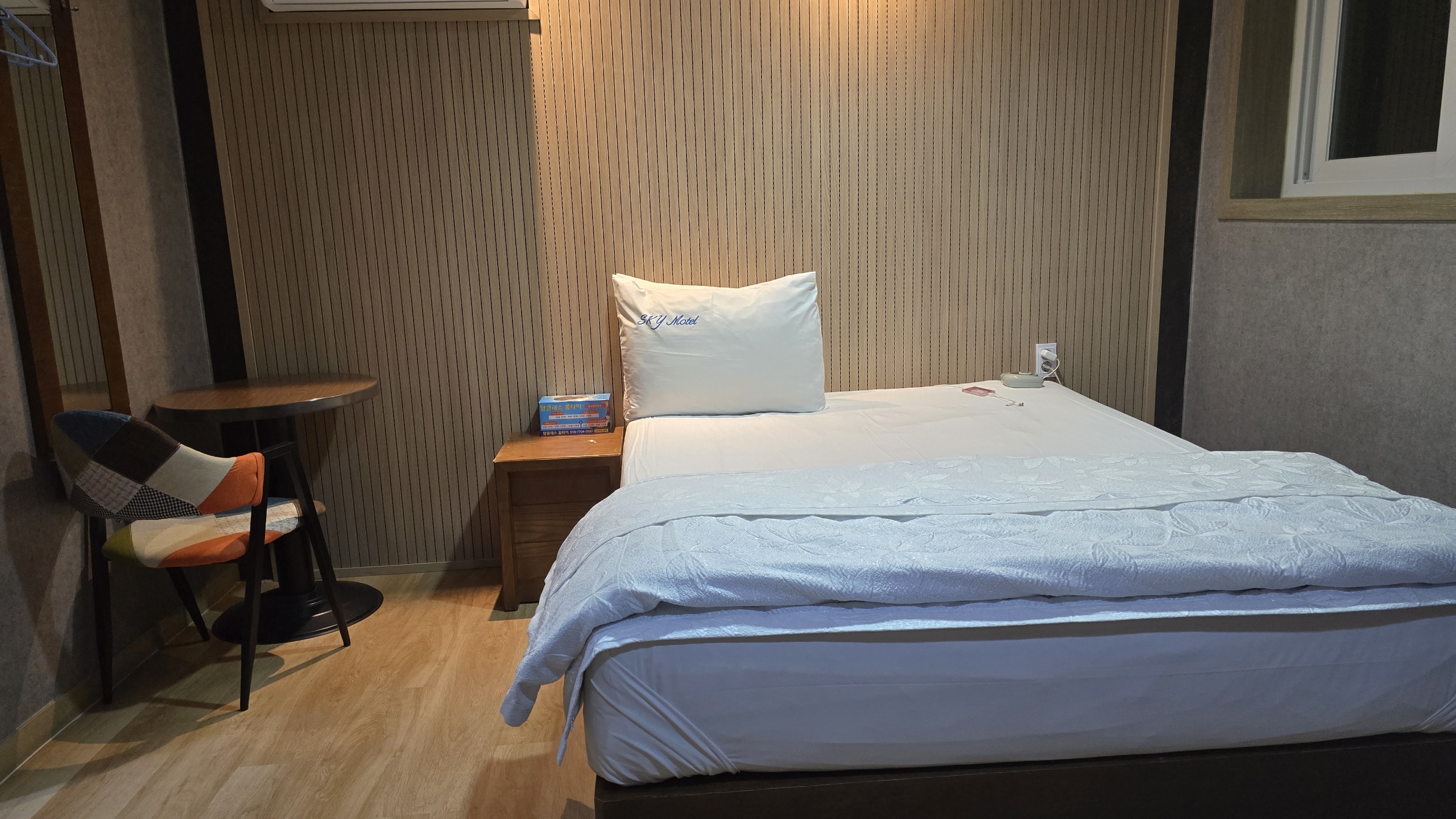 room detail thumbnail 1