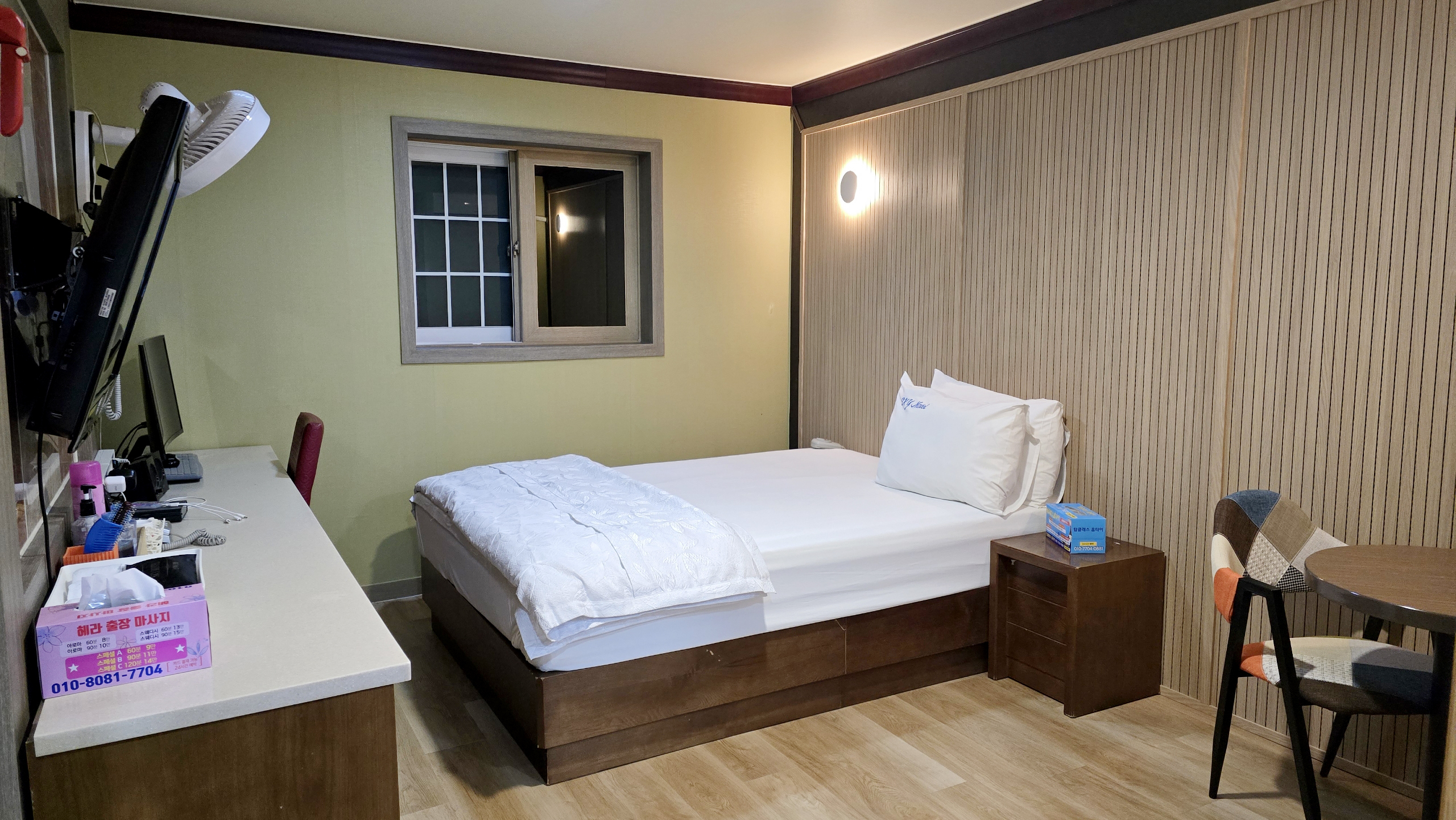 room detail thumbnail 0