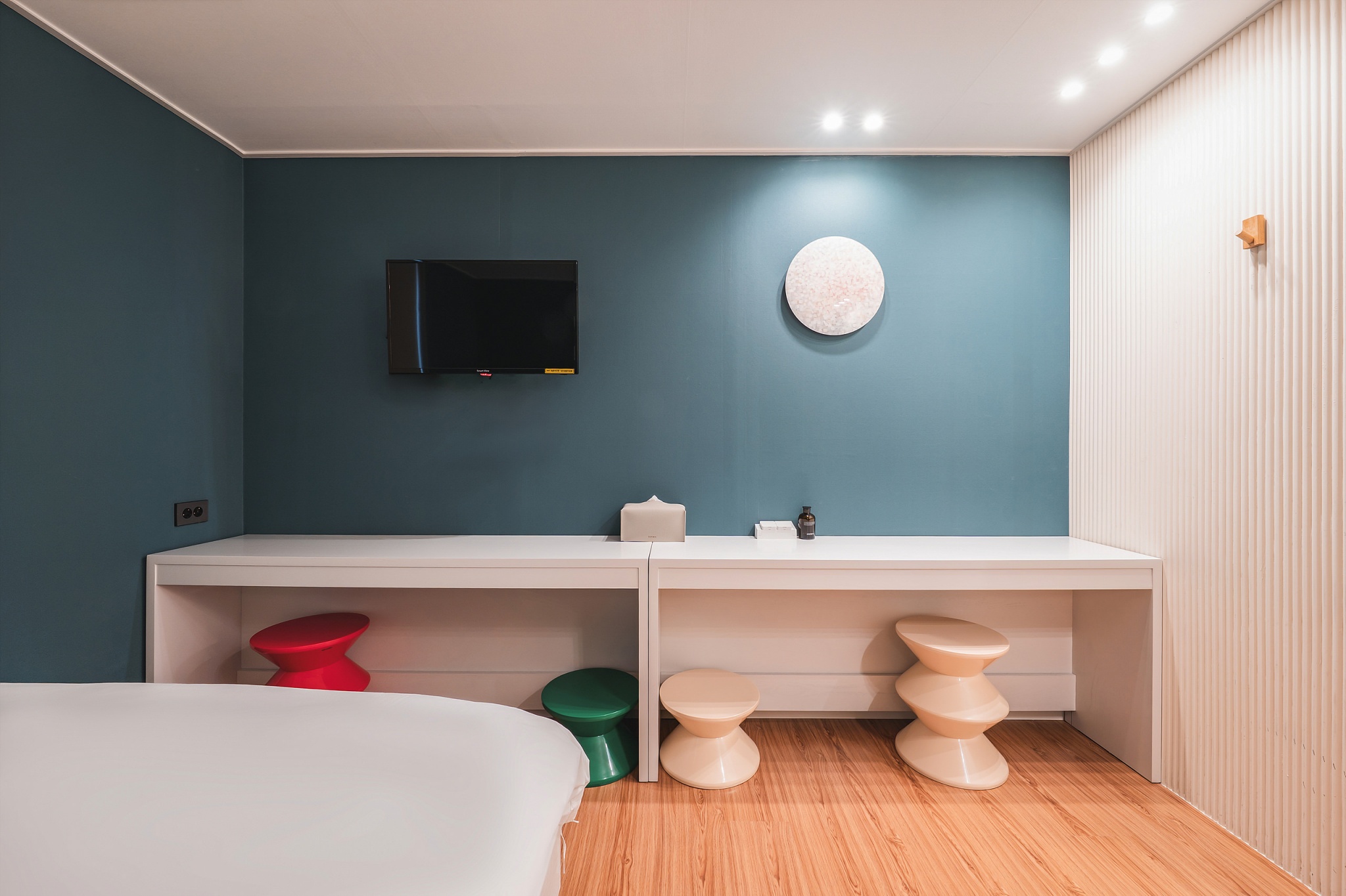 room detail thumbnail 2