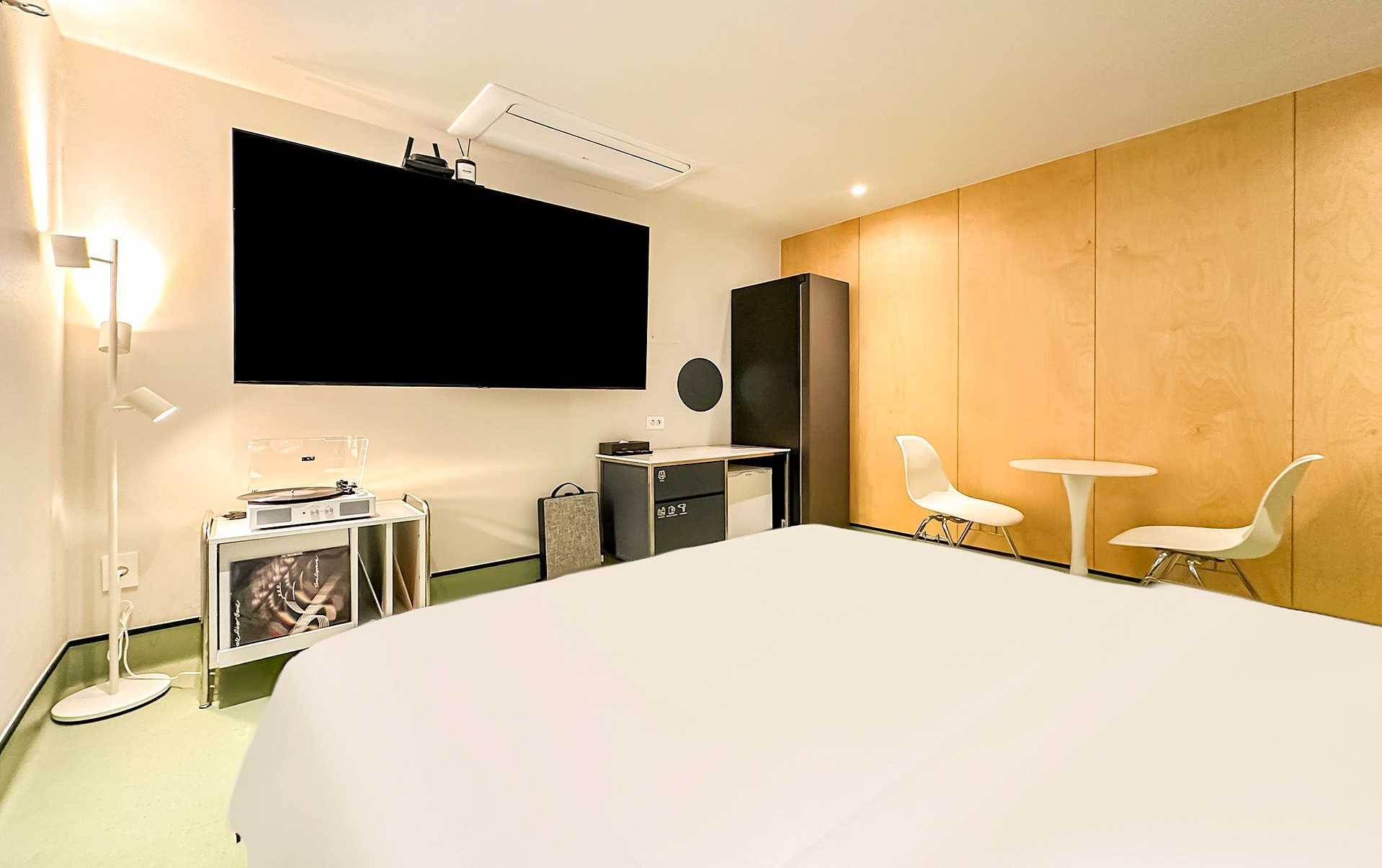 room detail thumbnail 1