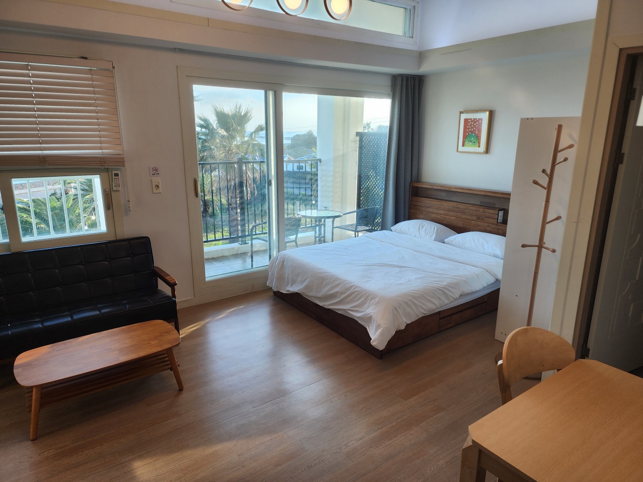 202호(오션뷰가 정말 좋은 객실입니다.)(유튜브,넷플릭스  개인계정 로그인으로 시청가능합니다.)