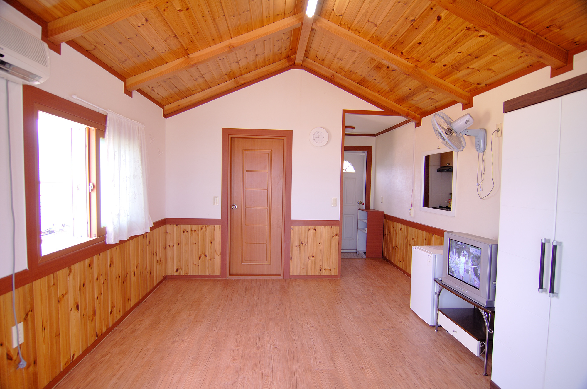 https://yaimg.yanolja.com/v5/2025/11/25/02/692517e812ea12.51691664.jpg