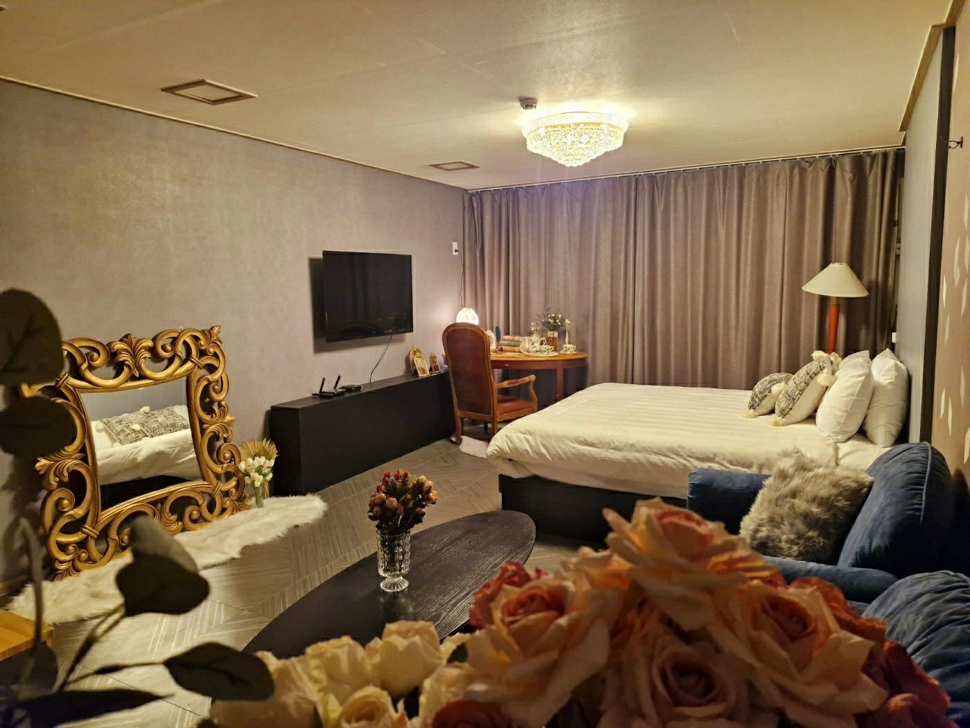 room detail thumbnail 2