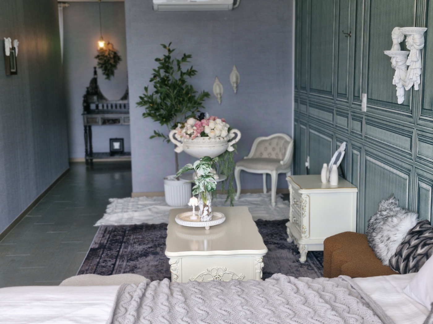room detail thumbnail 2