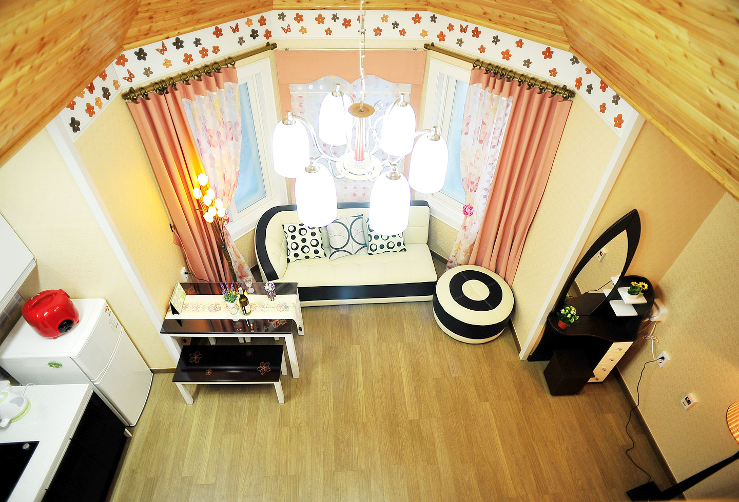 room detail thumbnail 2