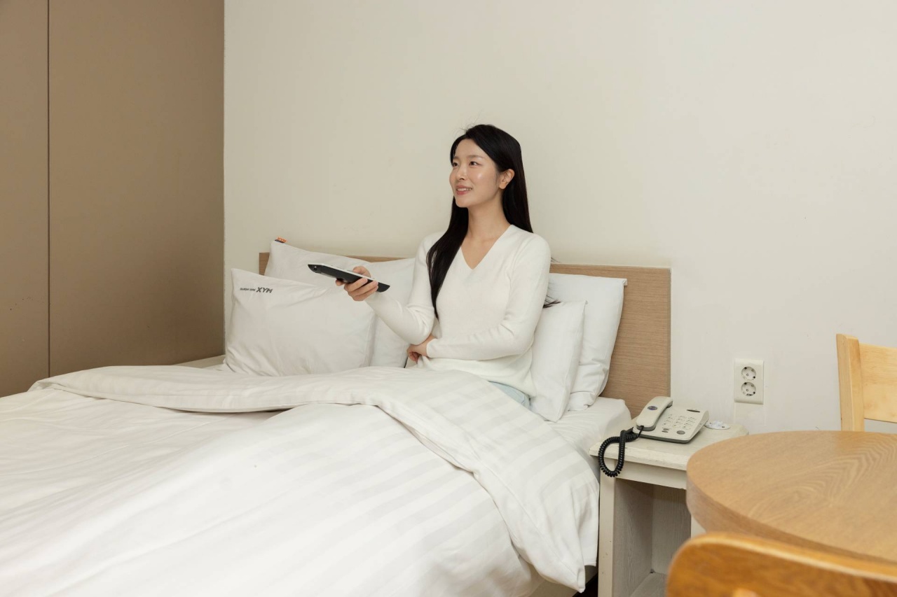 room detail thumbnail 2