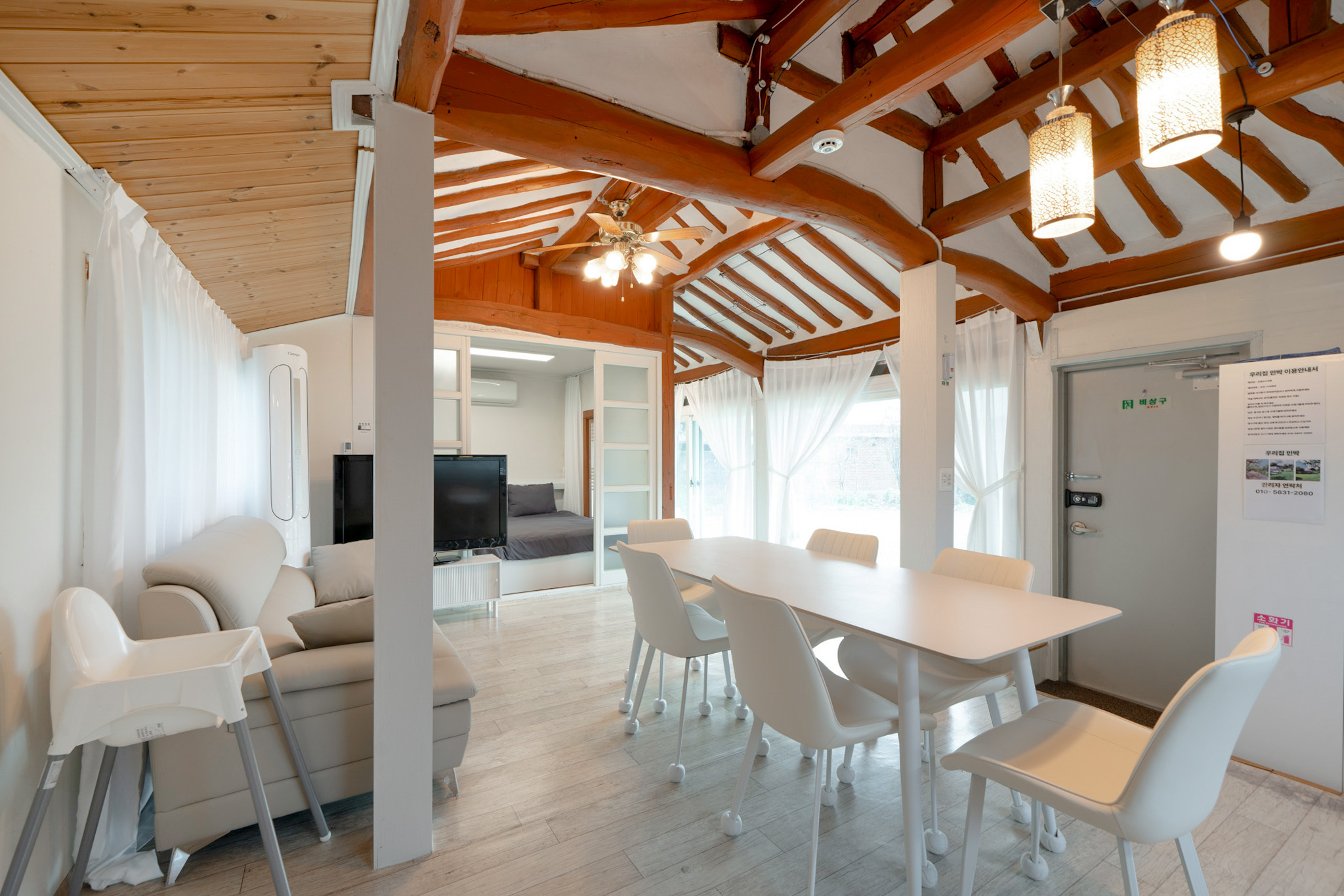 room detail thumbnail 2