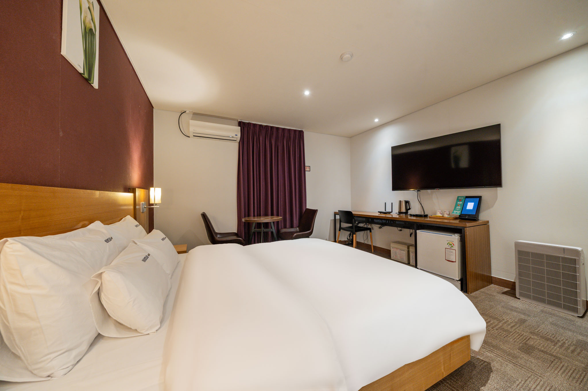 room detail thumbnail 1