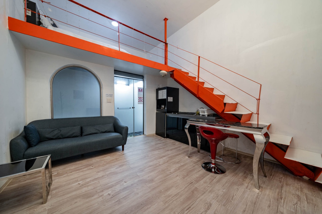 room detail thumbnail 1