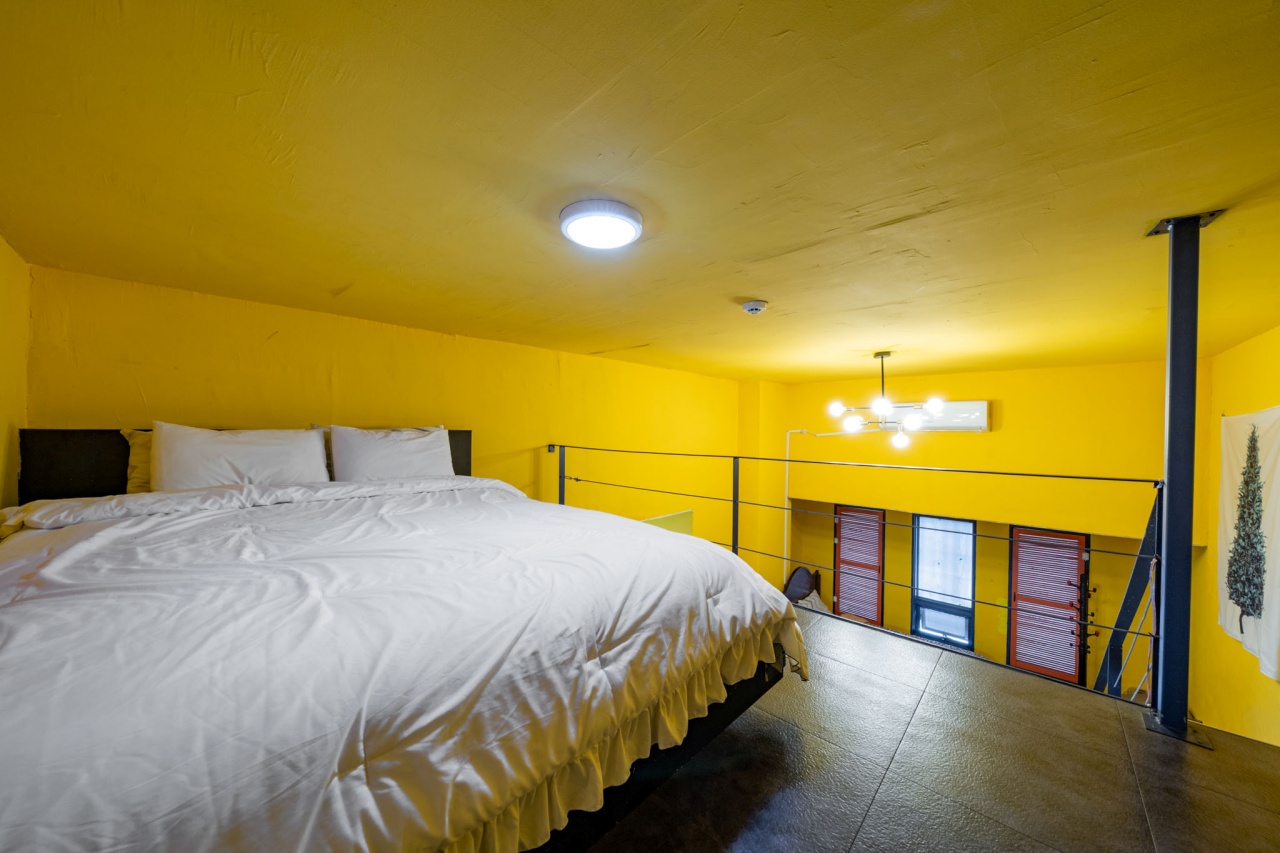 room detail thumbnail 1