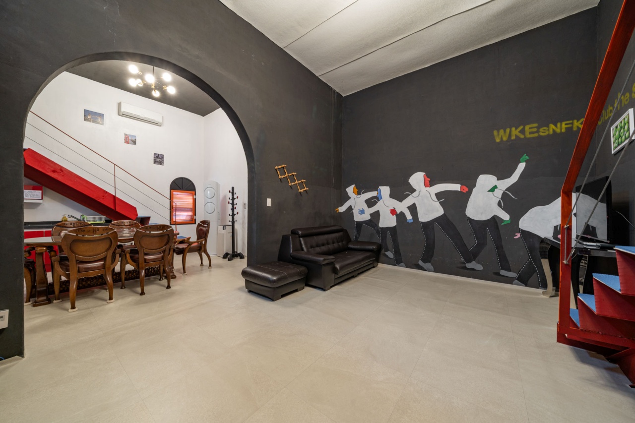 room detail thumbnail 2