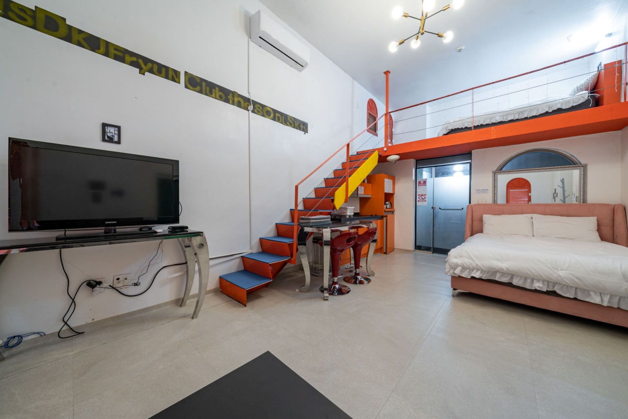 room detail thumbnail 1