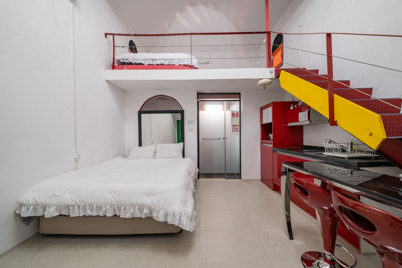 room detail thumbnail 1