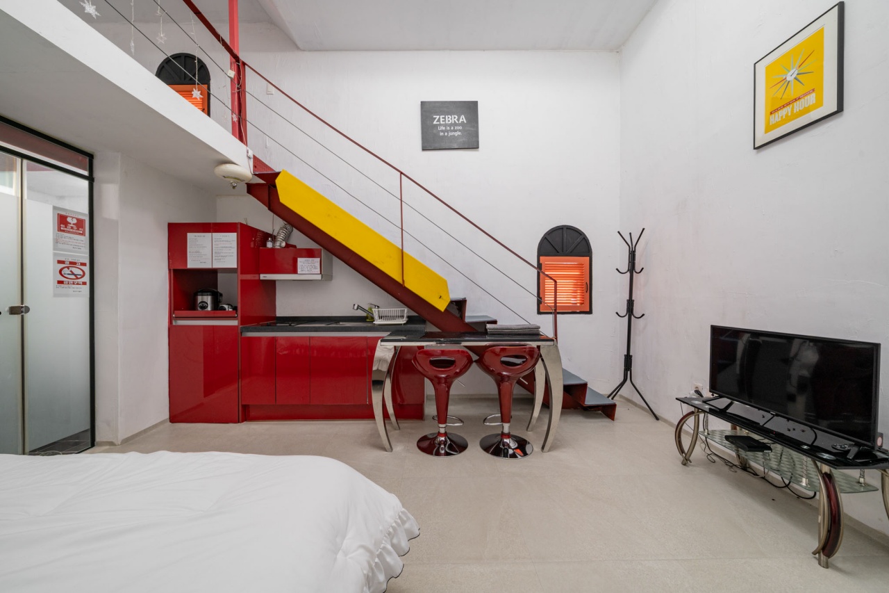 room detail thumbnail 2