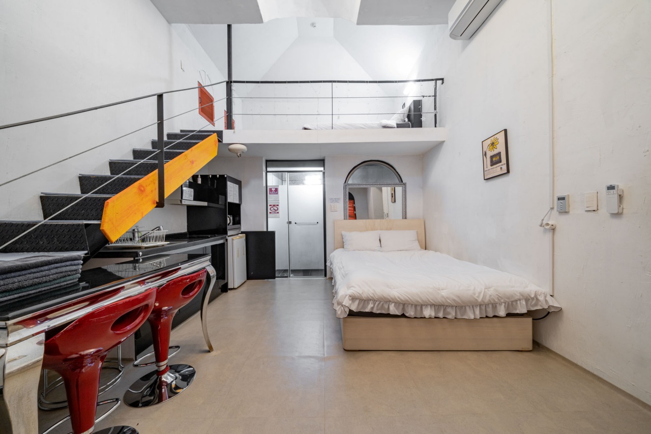 room detail thumbnail 1