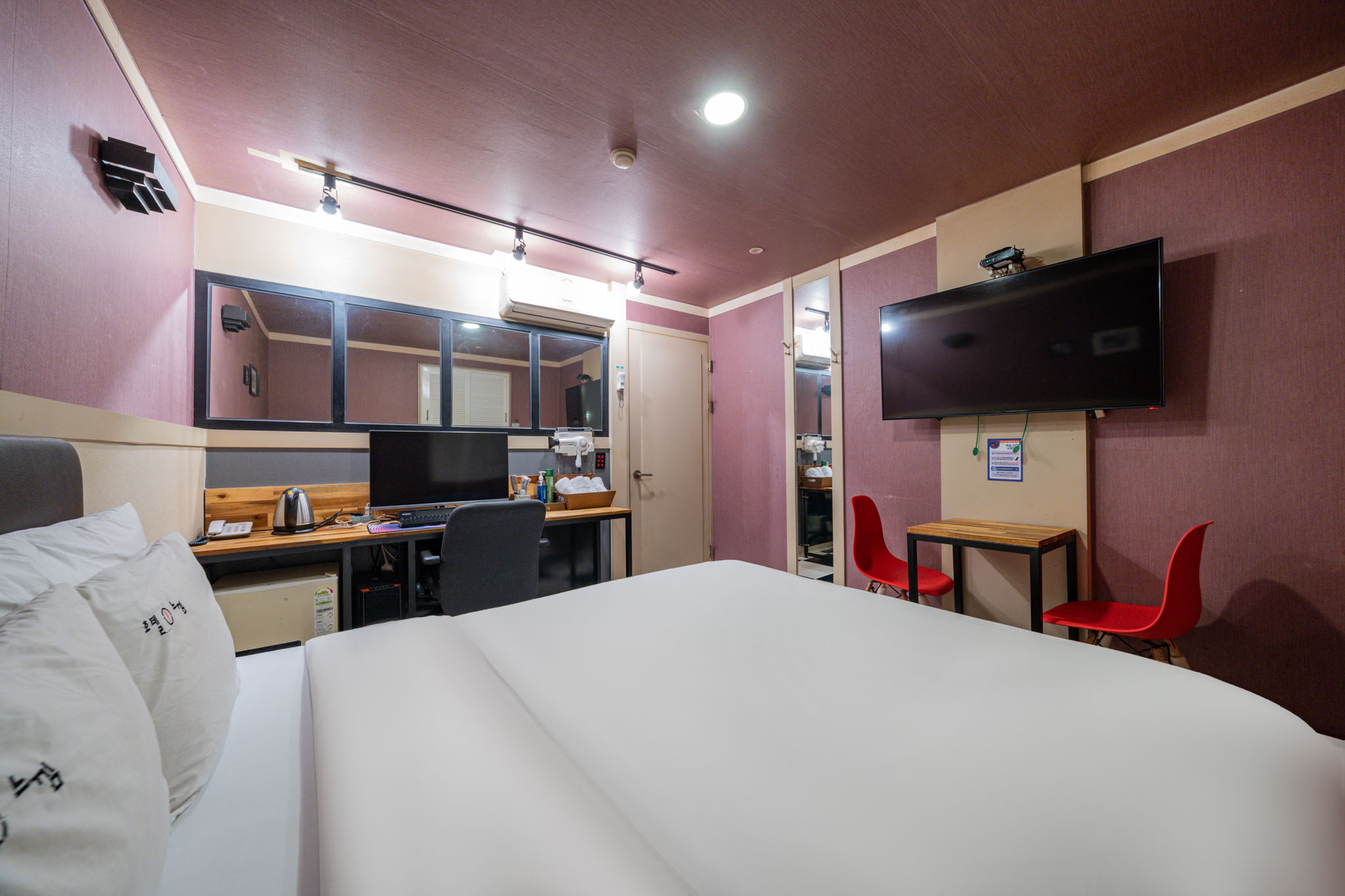 room detail thumbnail 2