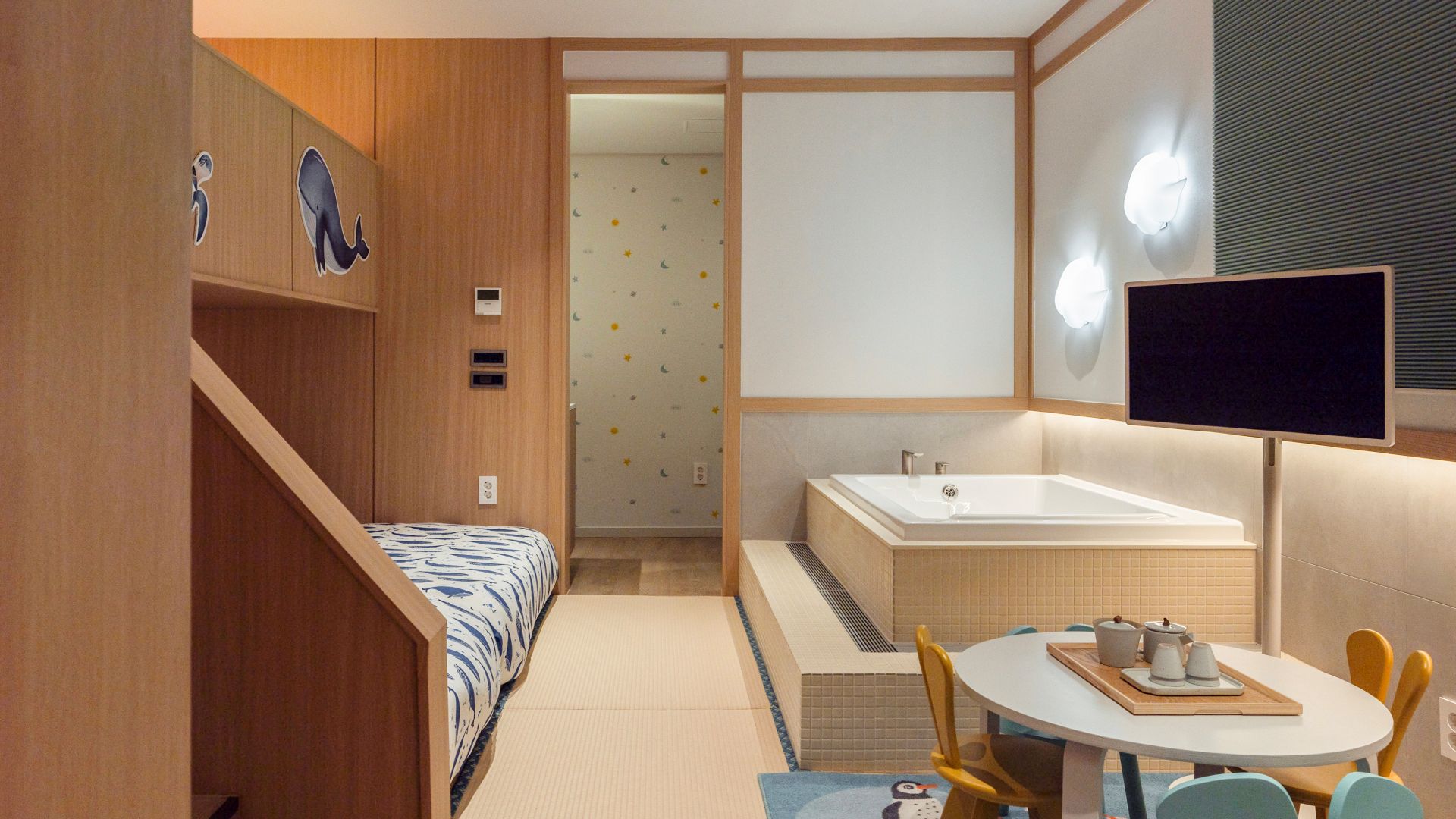 코스모스 키즈(스탠바이미,벙커침대,놀이방매트,욕조,유아용의자4,행거,분리형화장실샤워실) Room only