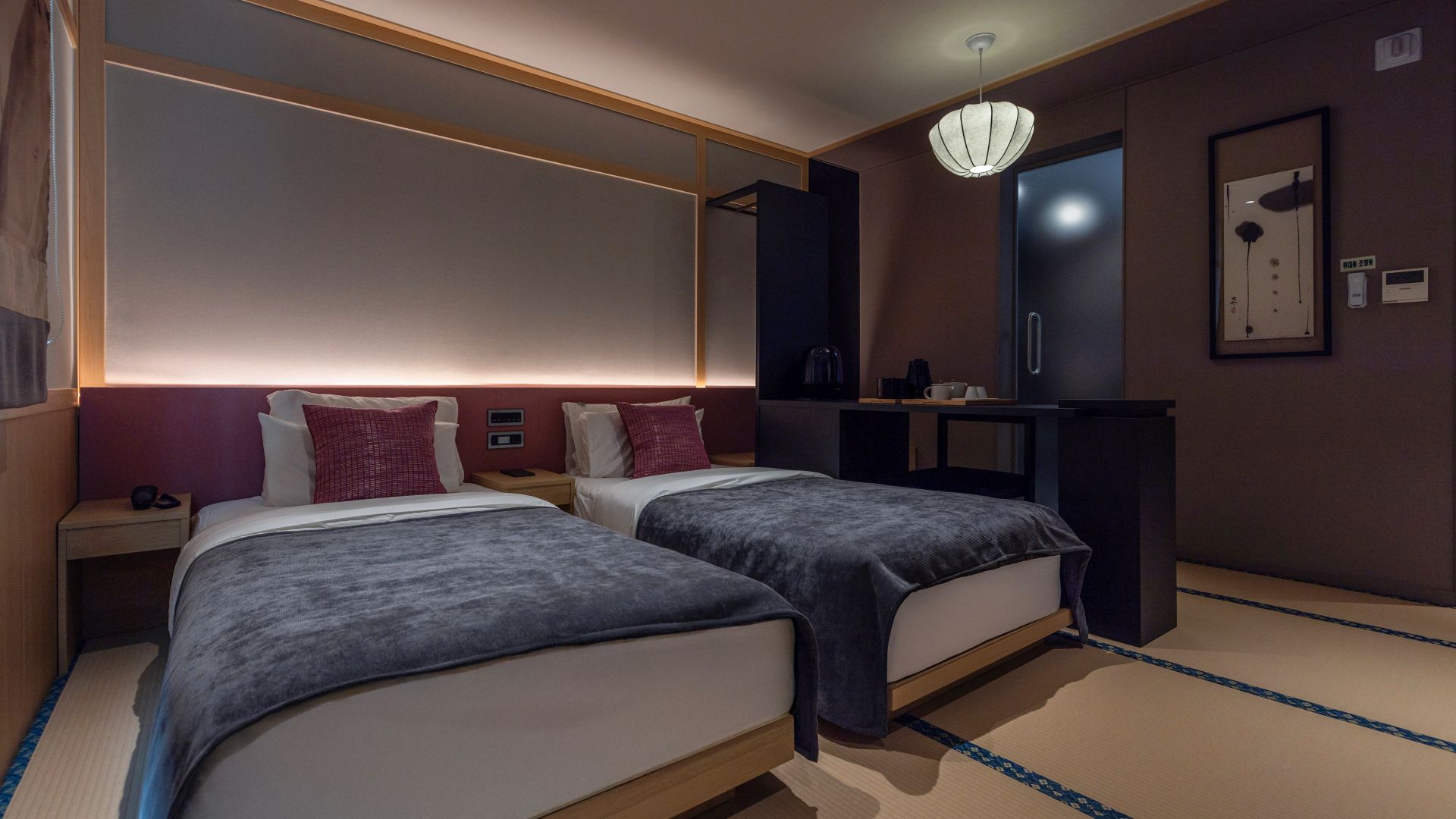 매화 스탠다드 트윈(TV,90CM침대2개,테이블,의자,행거) Room only