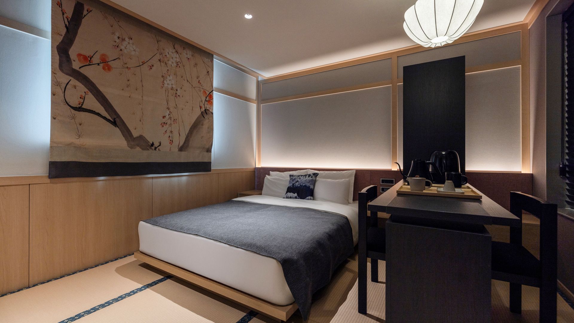 매화 디럭스 B(TV테이블,의자,행거,욕조,객실밖샤워실,화장실) Room only