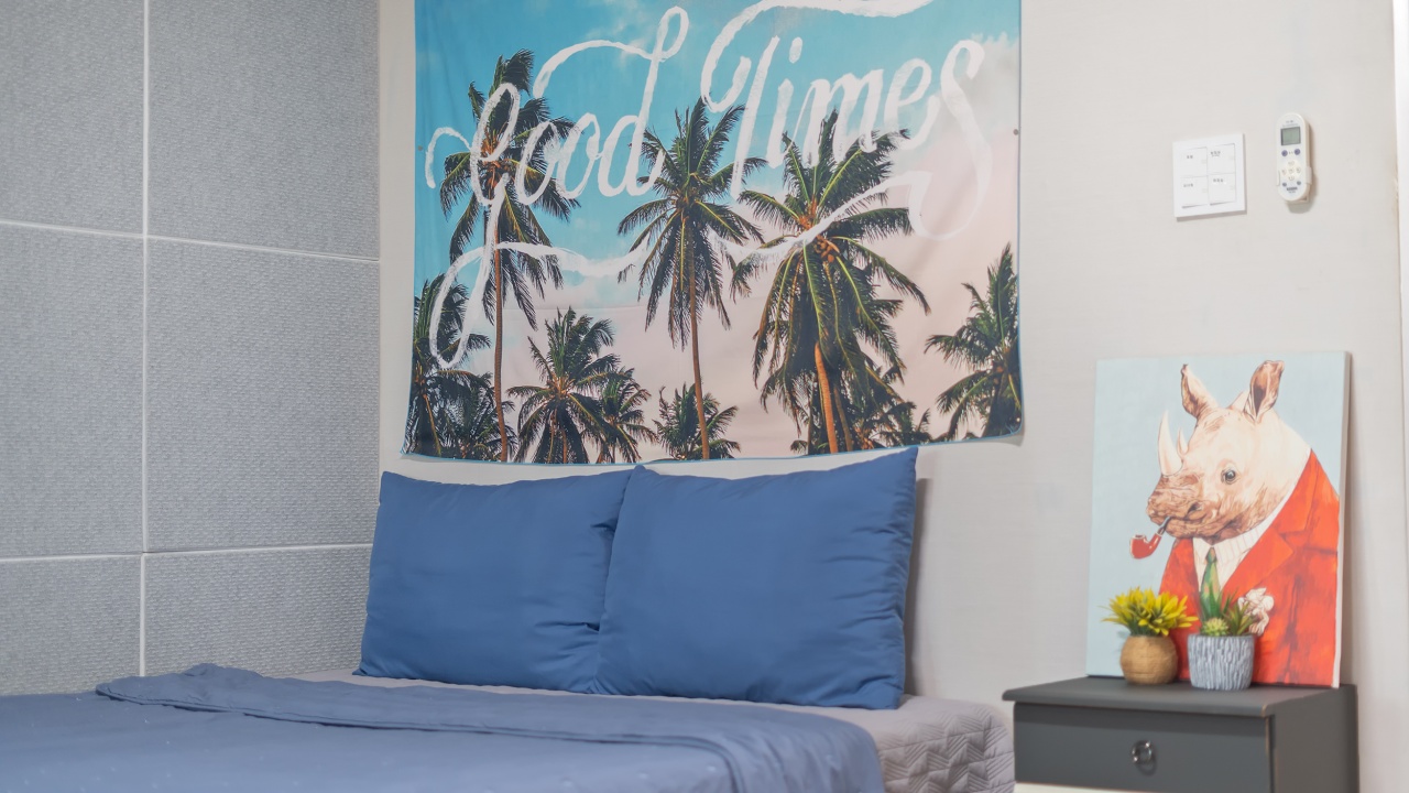 room detail thumbnail 2