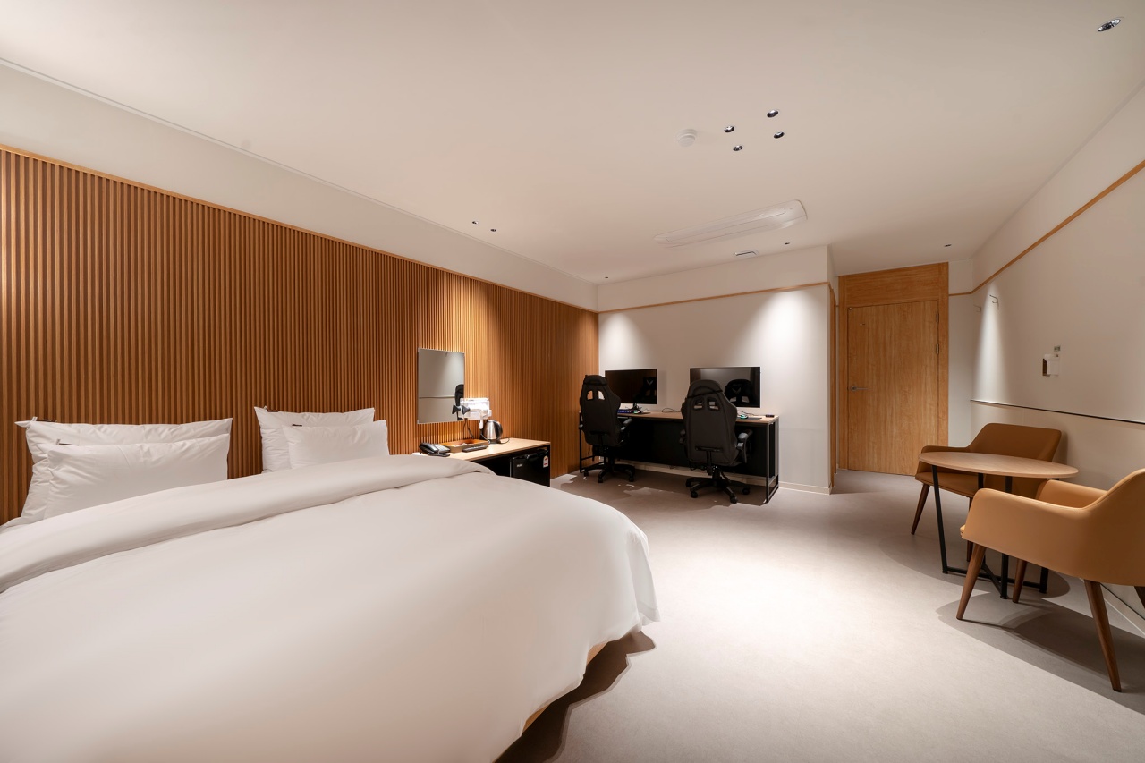 room detail thumbnail 2