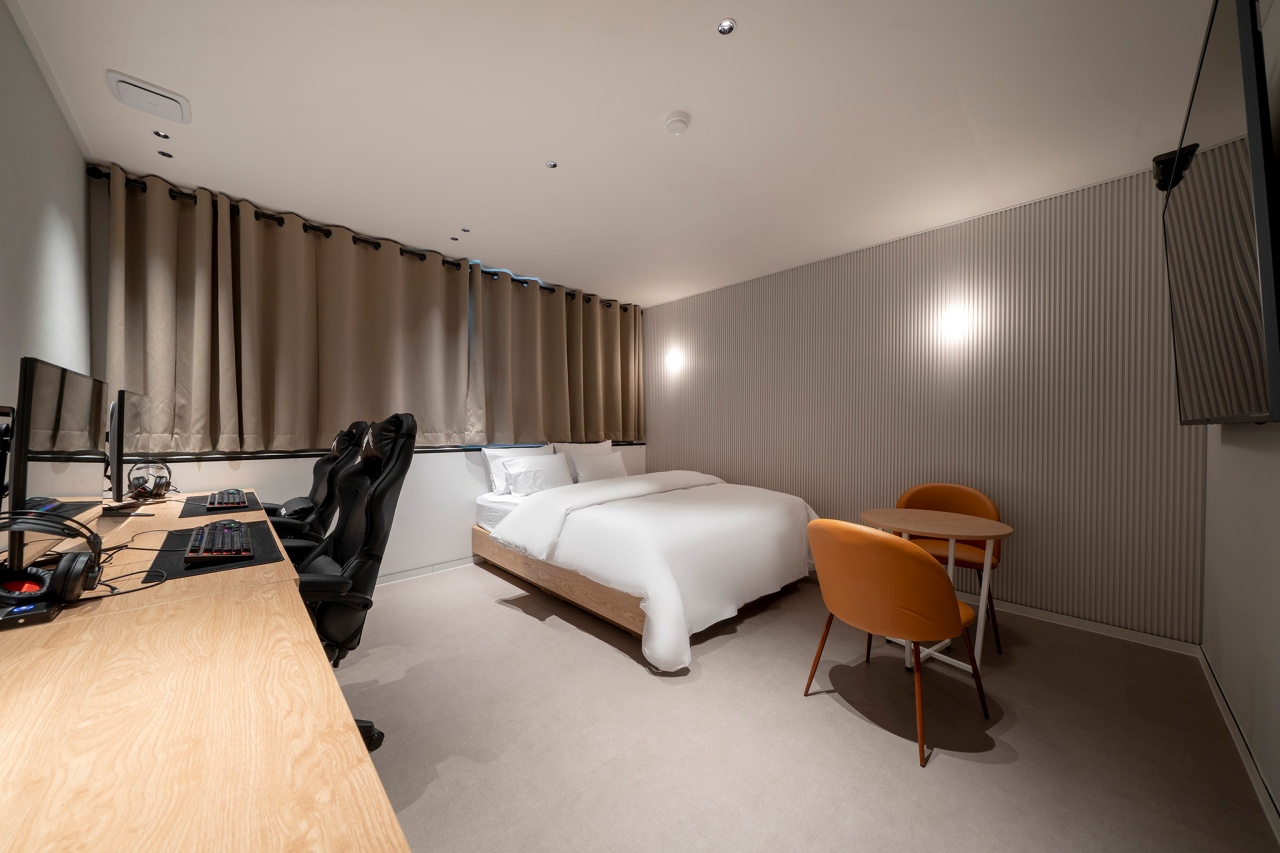 room detail thumbnail 2