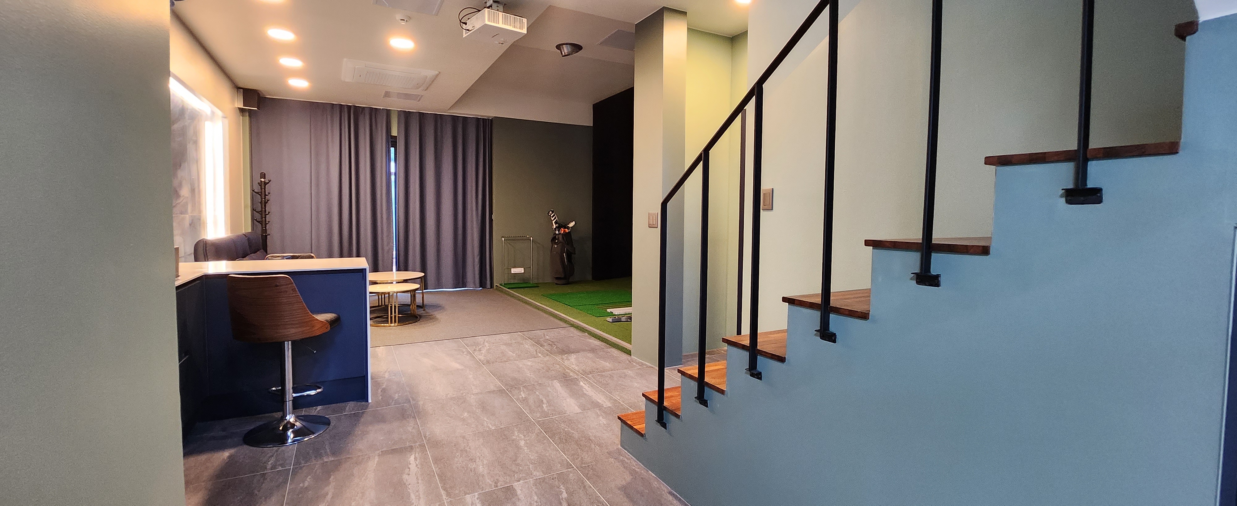 room detail thumbnail 1