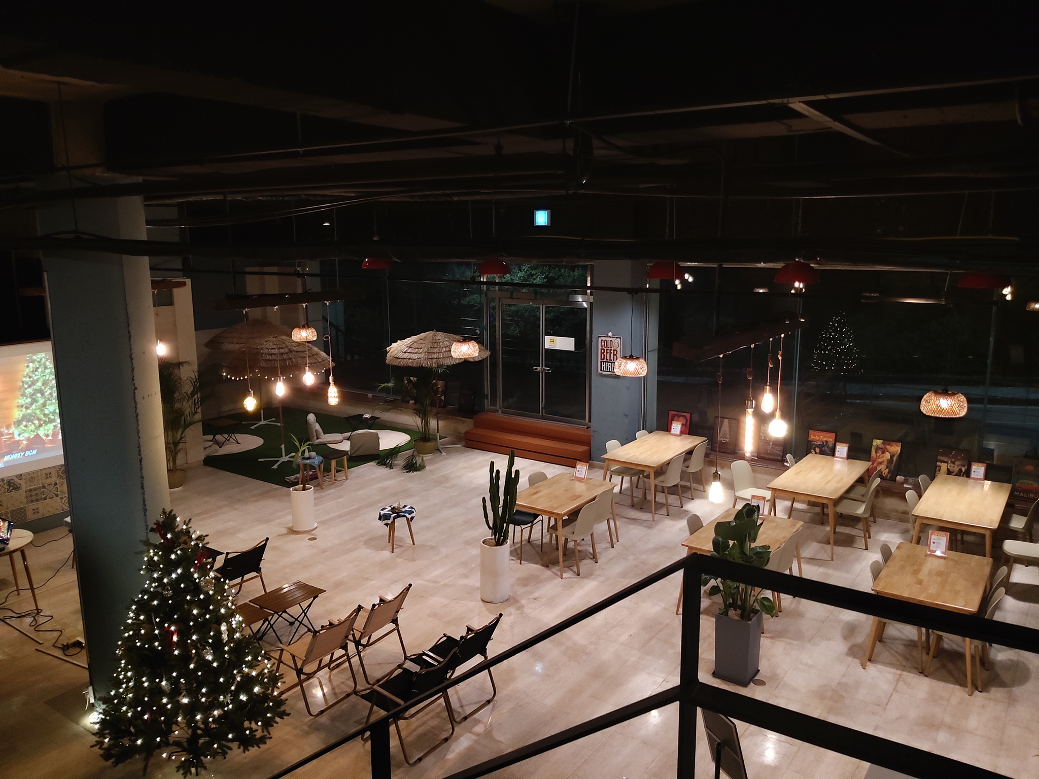 room detail thumbnail 2