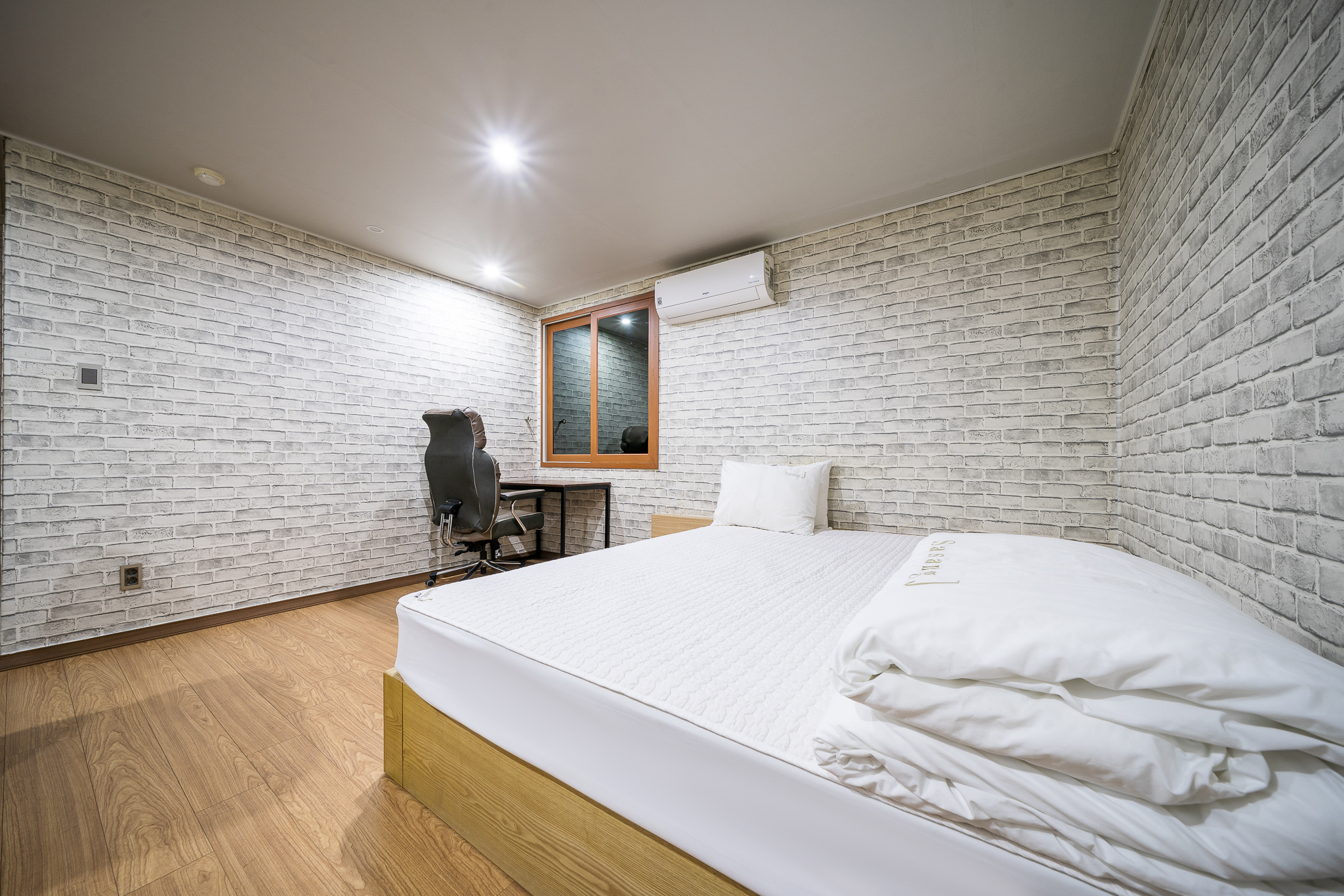 하이엔드 1인PC(240hz 외 빡게임 전용룸)