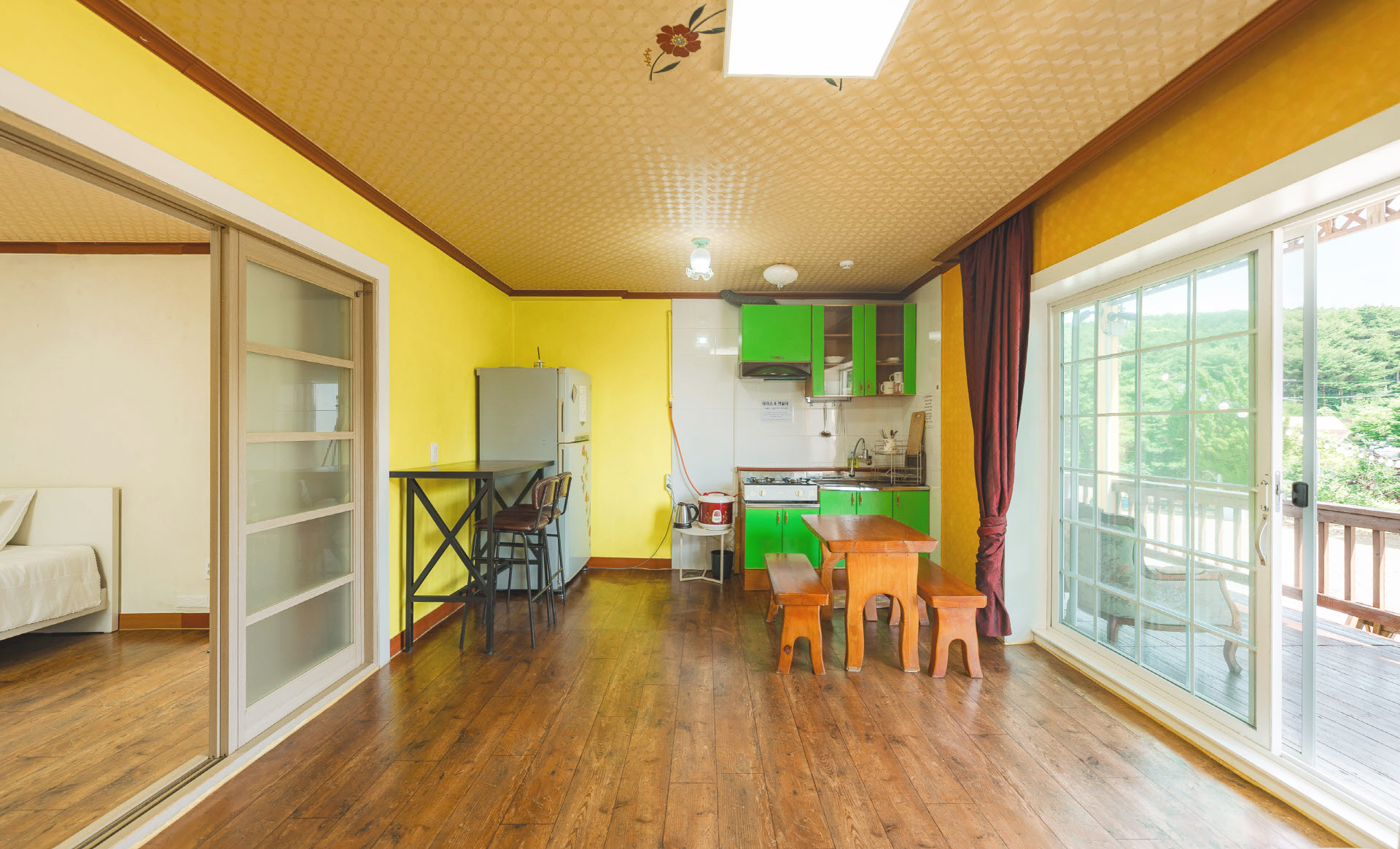room detail thumbnail 2