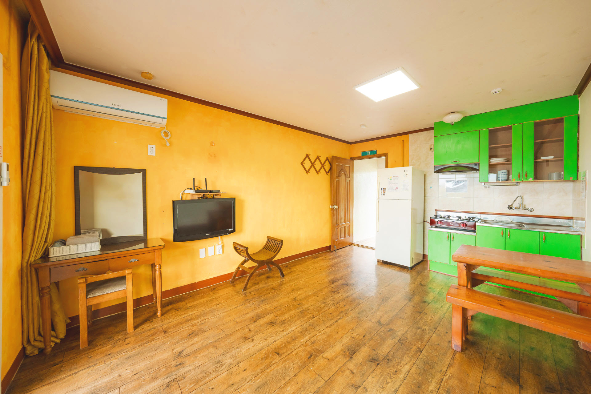room detail thumbnail 0