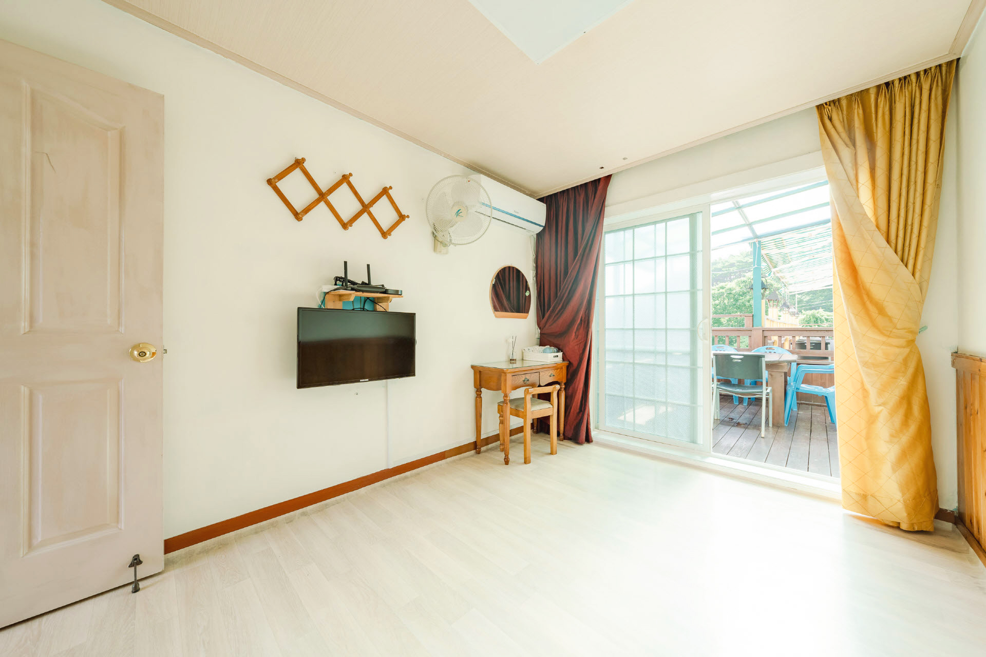 room detail thumbnail 0
