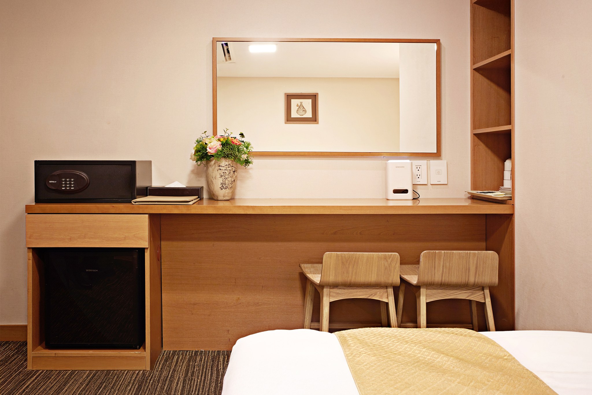 room detail thumbnail 1