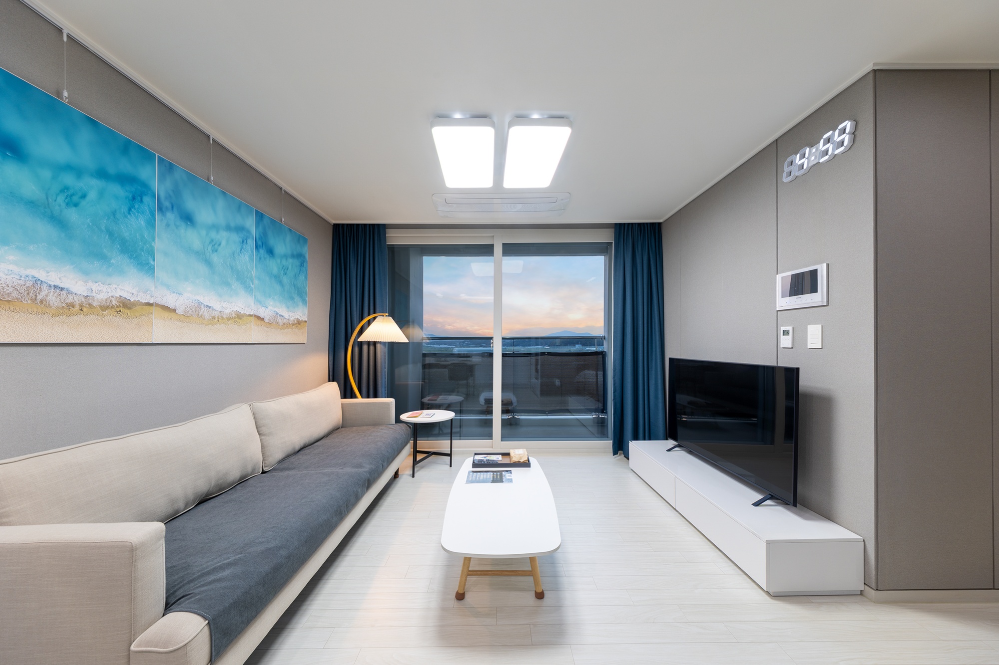 room detail thumbnail 2