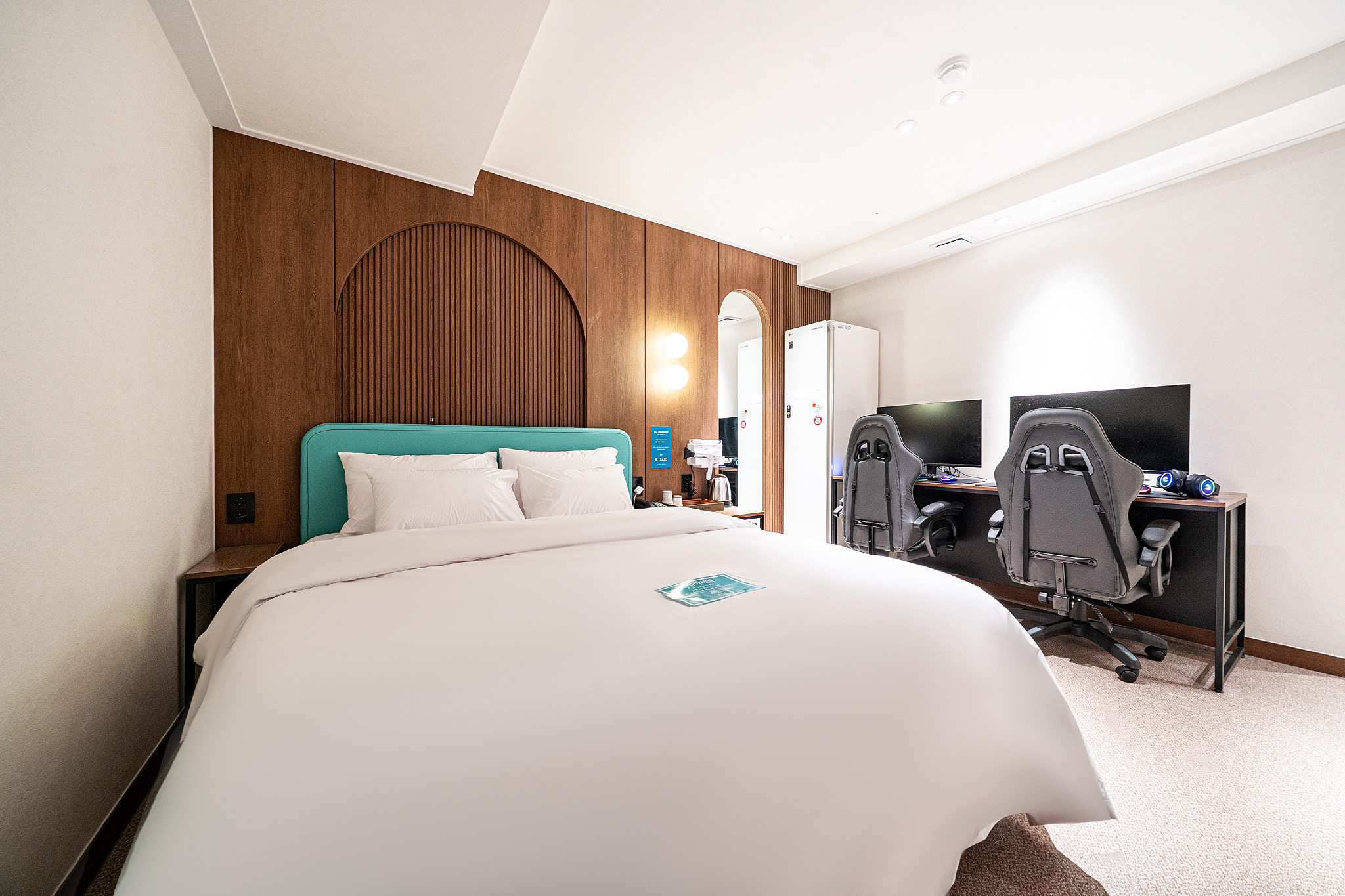 room detail thumbnail 2