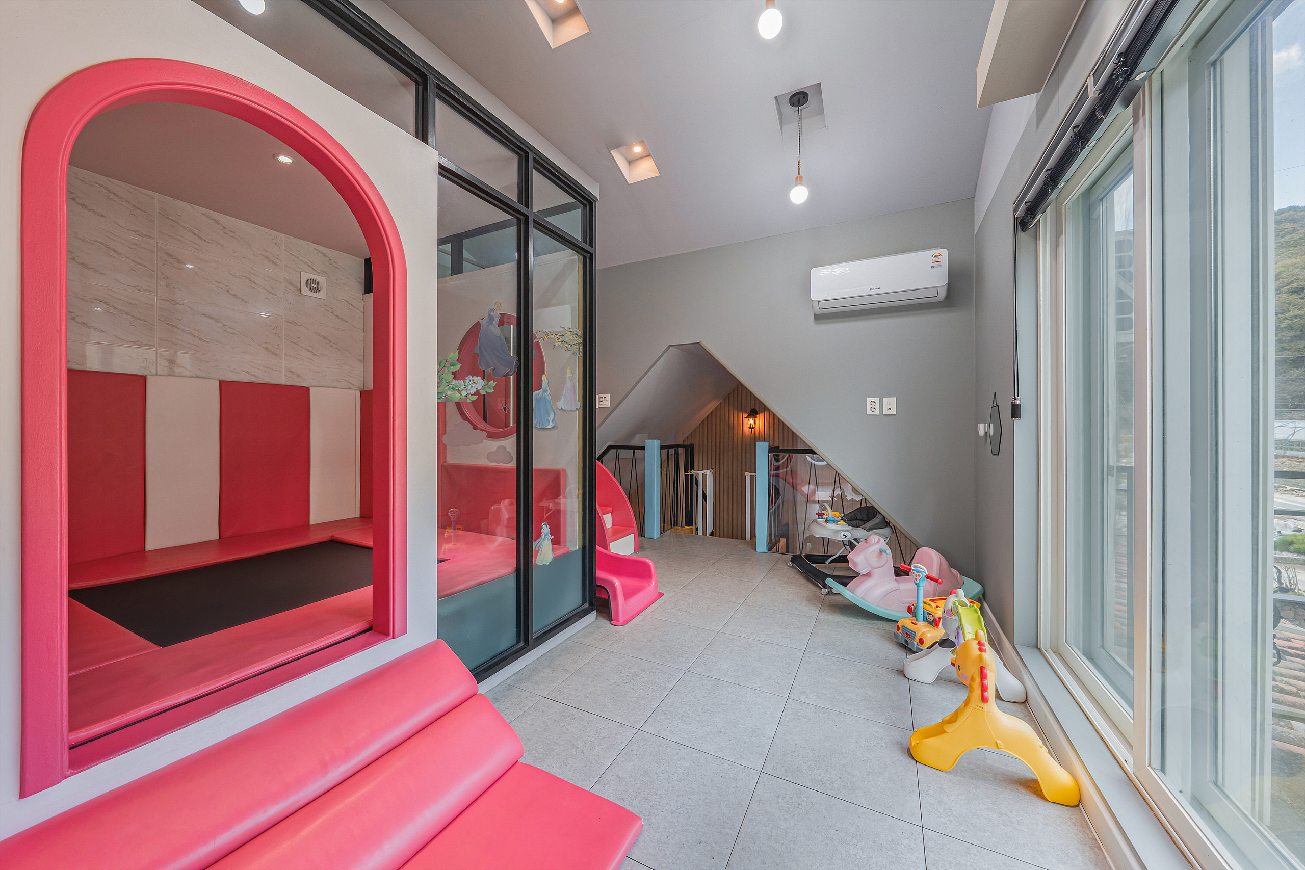 room detail thumbnail 2