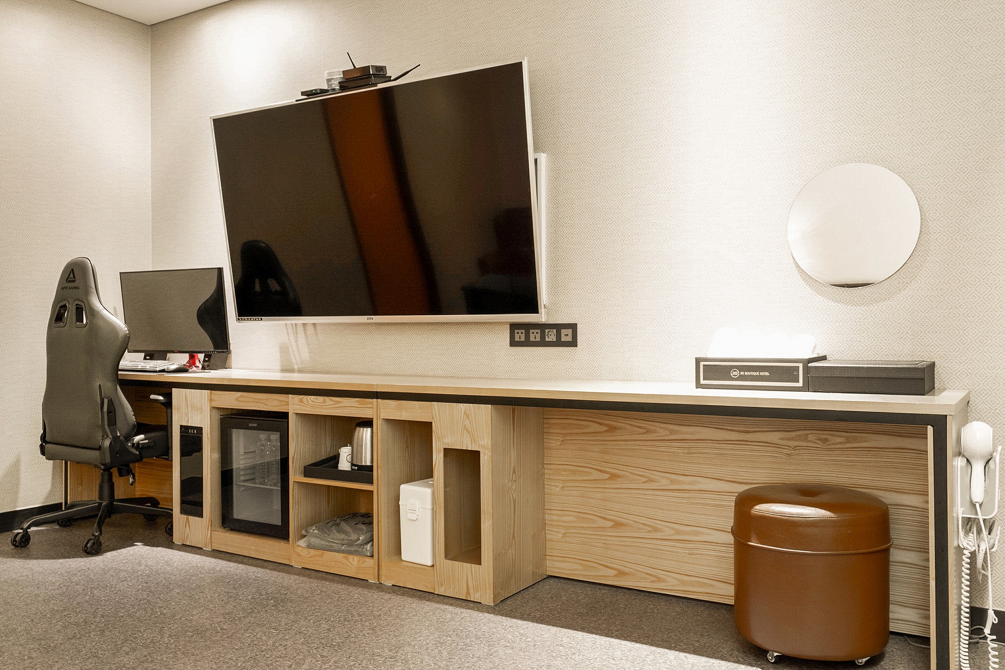 room detail thumbnail 2