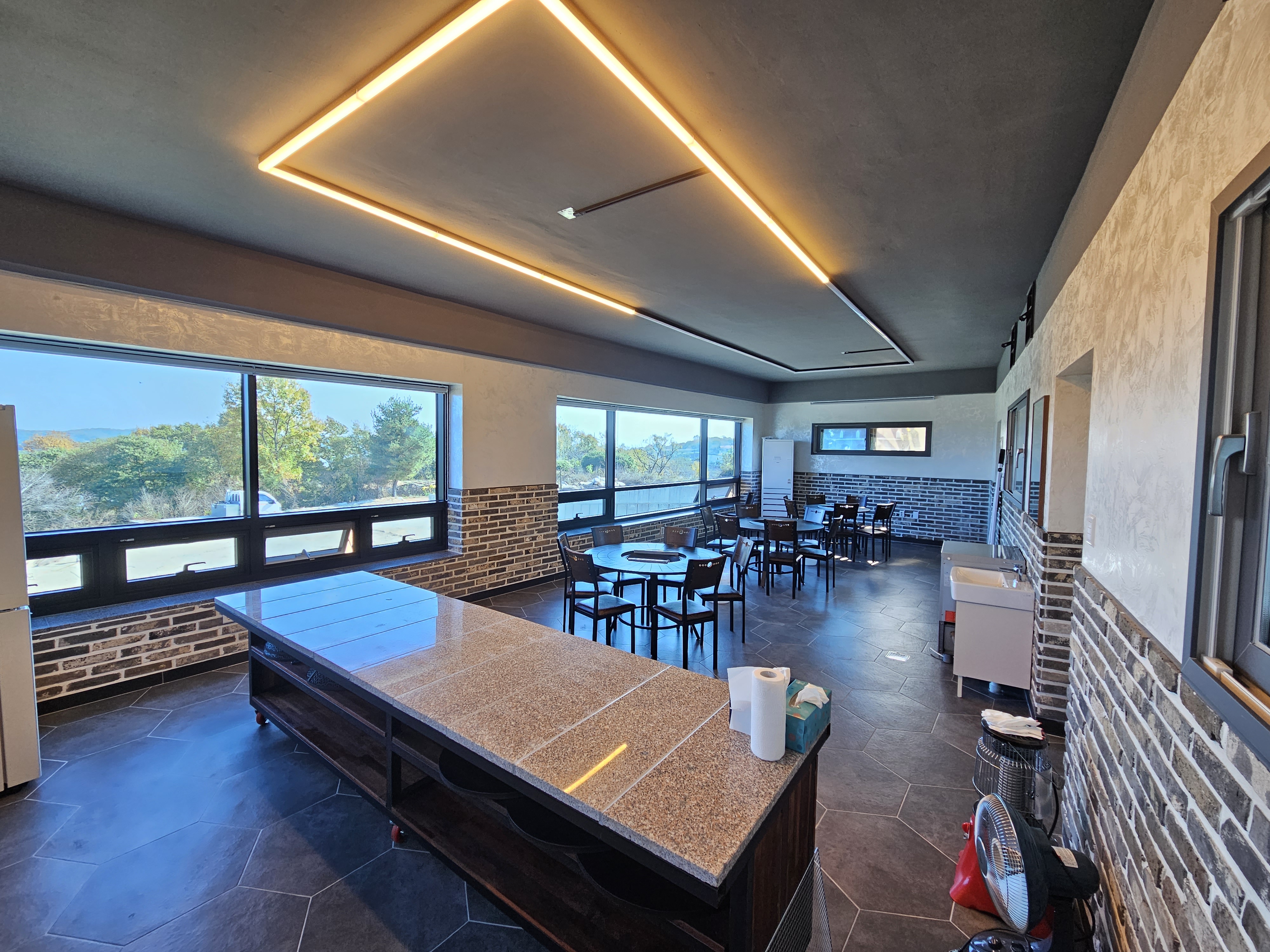 https://yaimg.yanolja.com/v5/2025/12/03/06/692fd23c5db2f2.19671863.jpg
