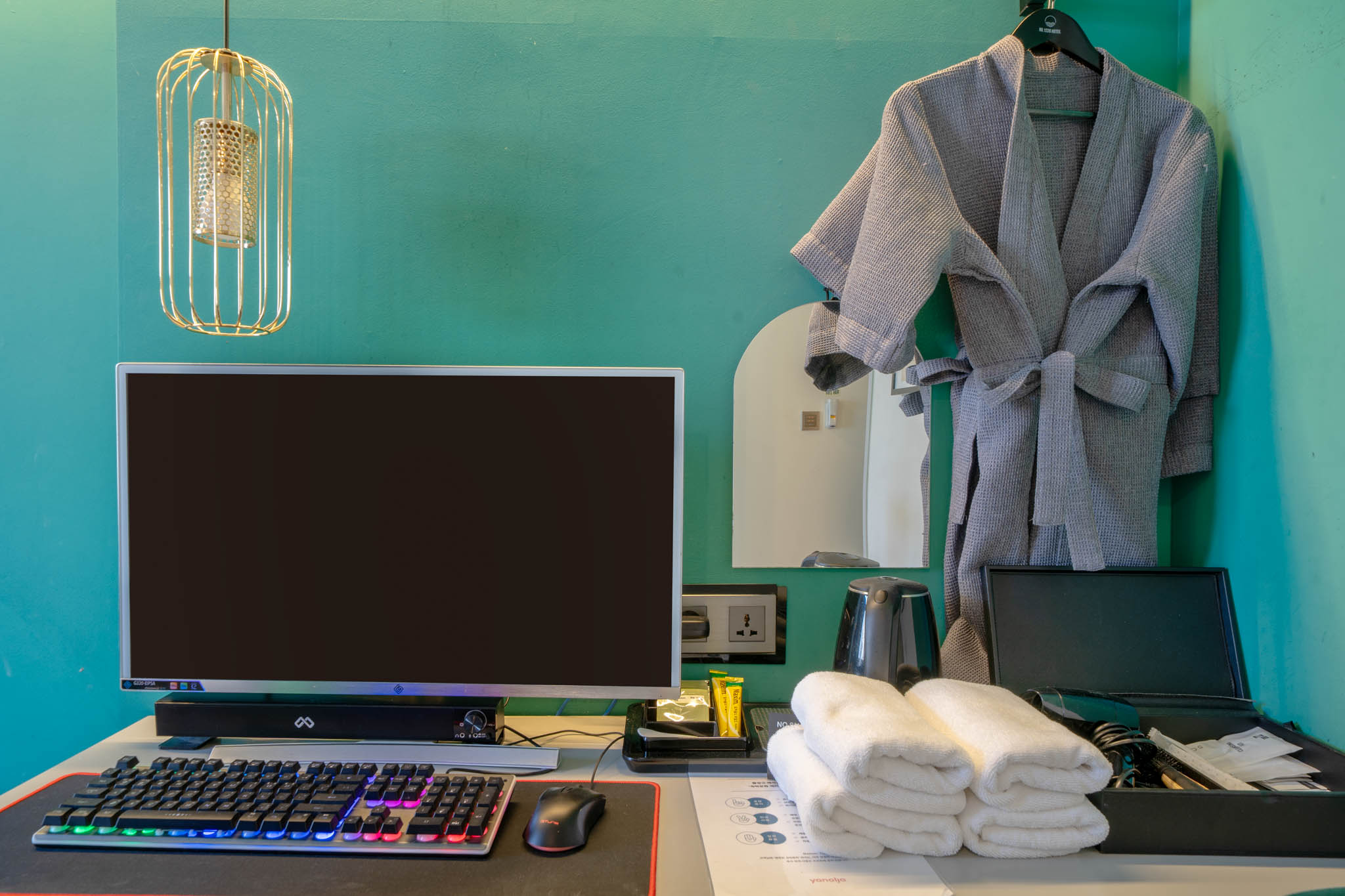 room detail thumbnail 2