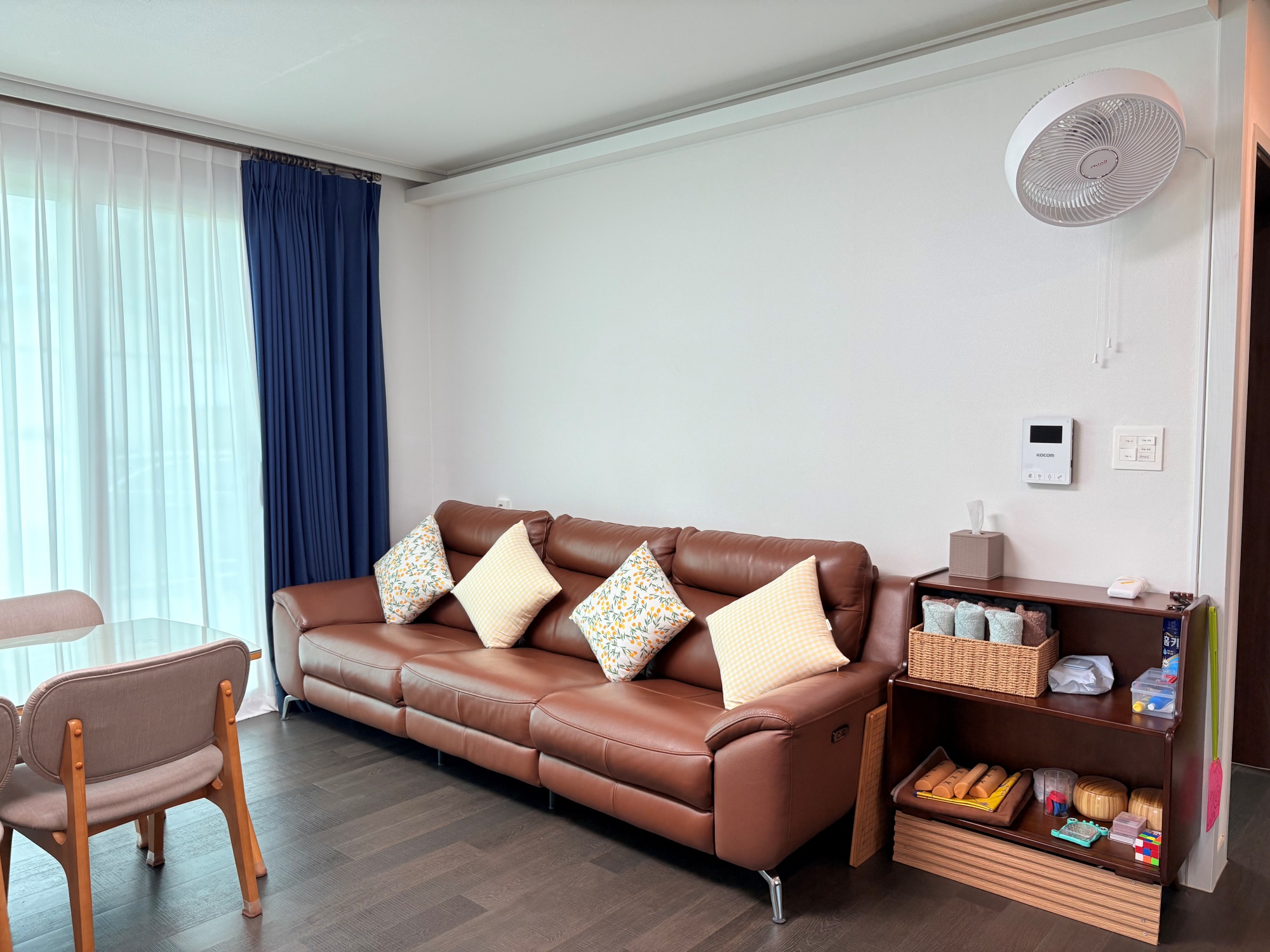 room detail thumbnail 2