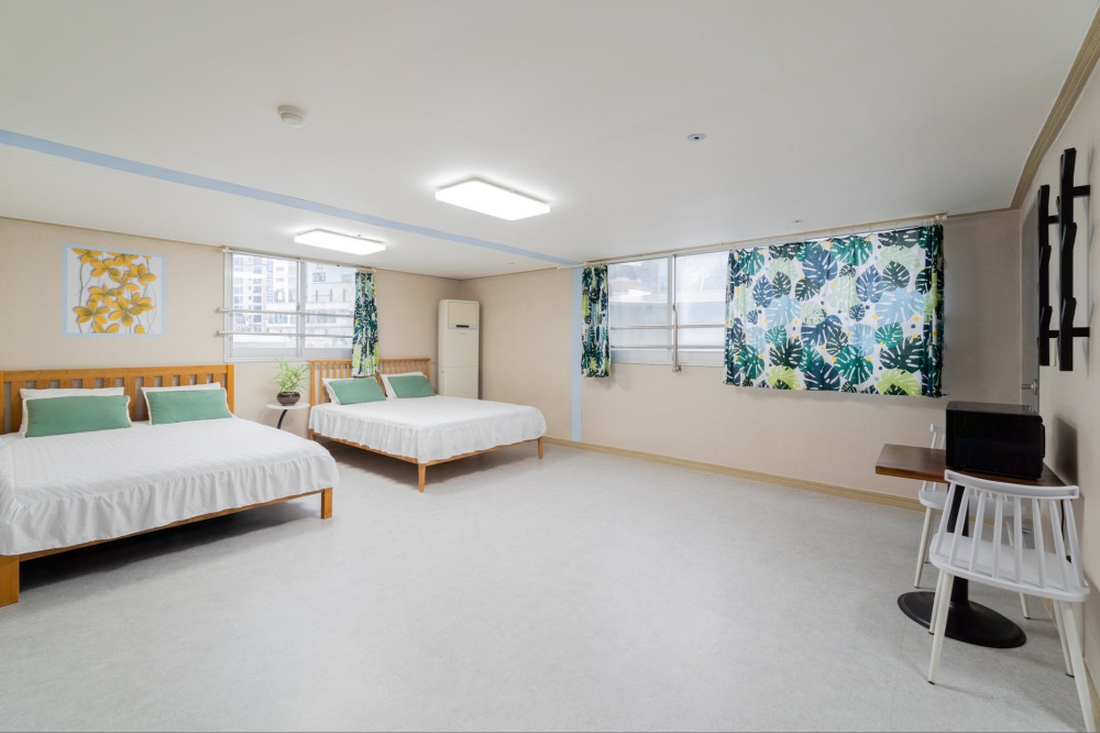 503호(온돌룸(킹 침대 2개))