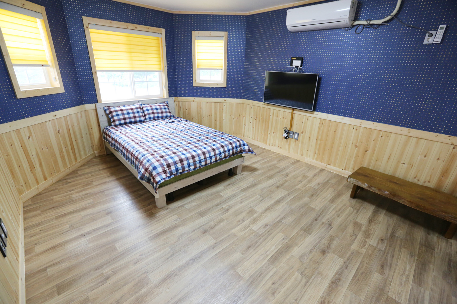 room detail thumbnail 0