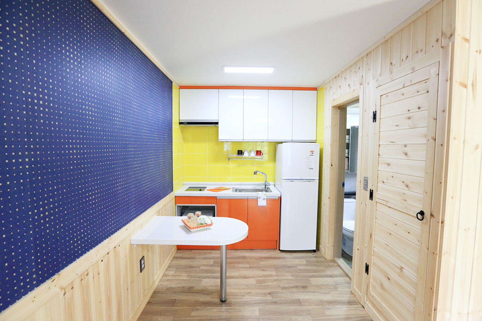 room detail thumbnail 2