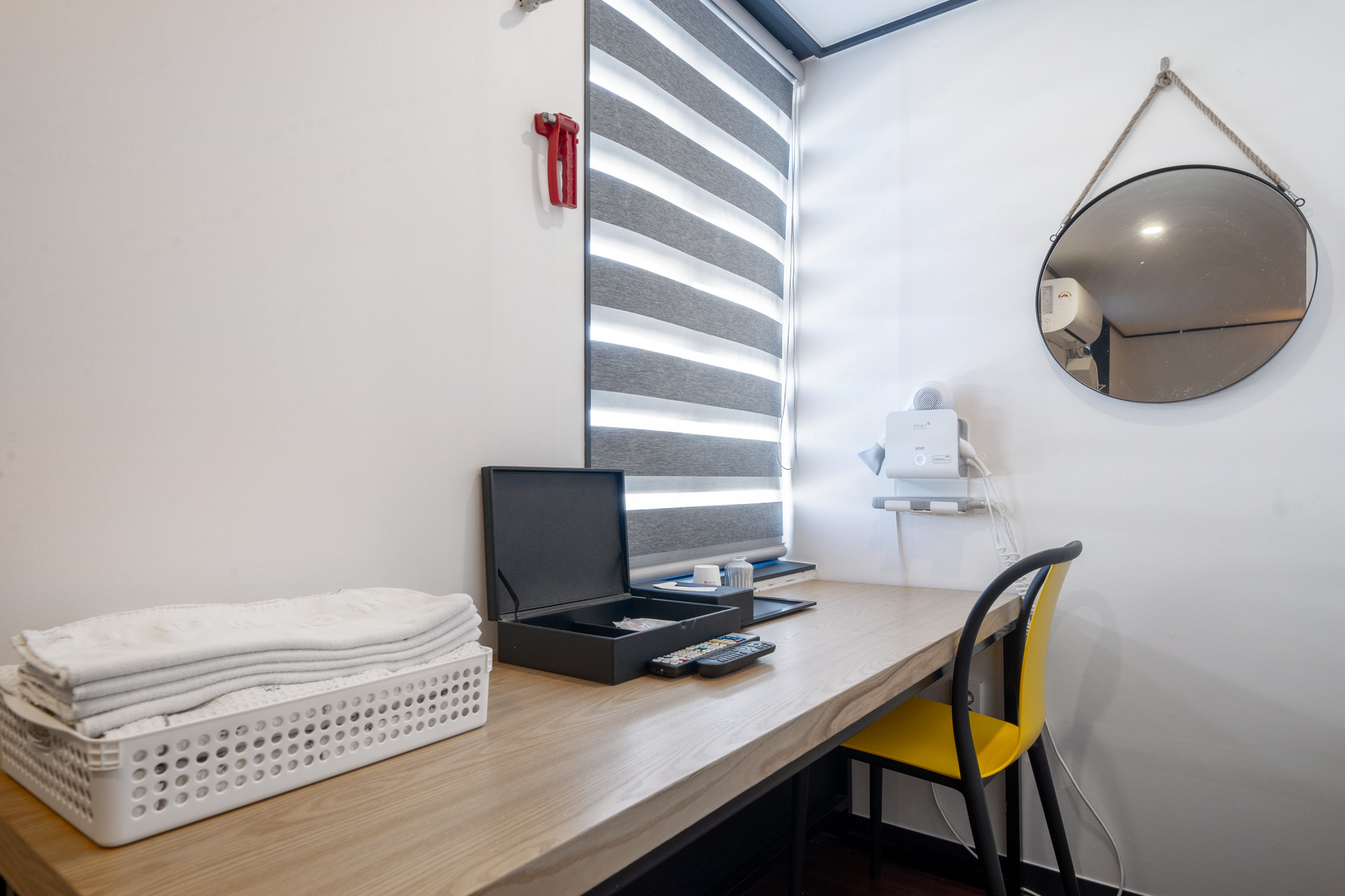 room detail thumbnail 2