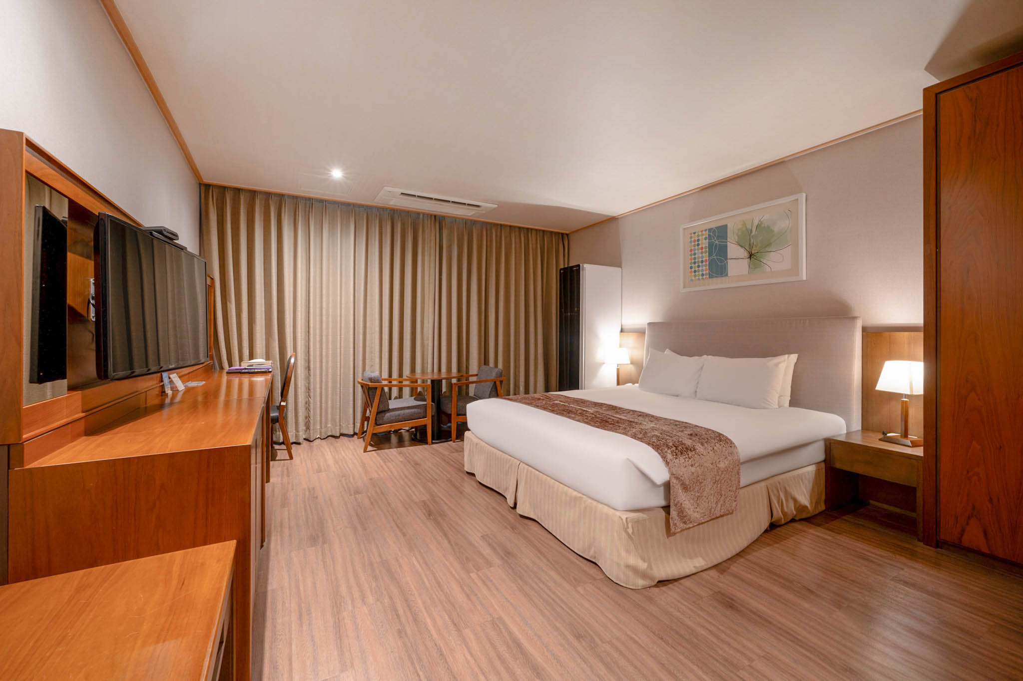 room detail thumbnail 2